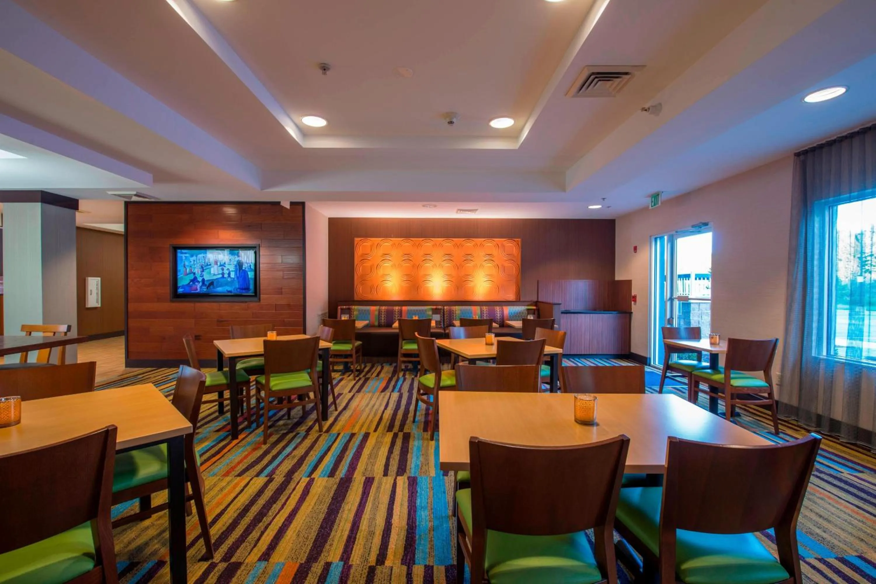 Breakfast in Fairfield Inn & Suites by Marriott Greenwood