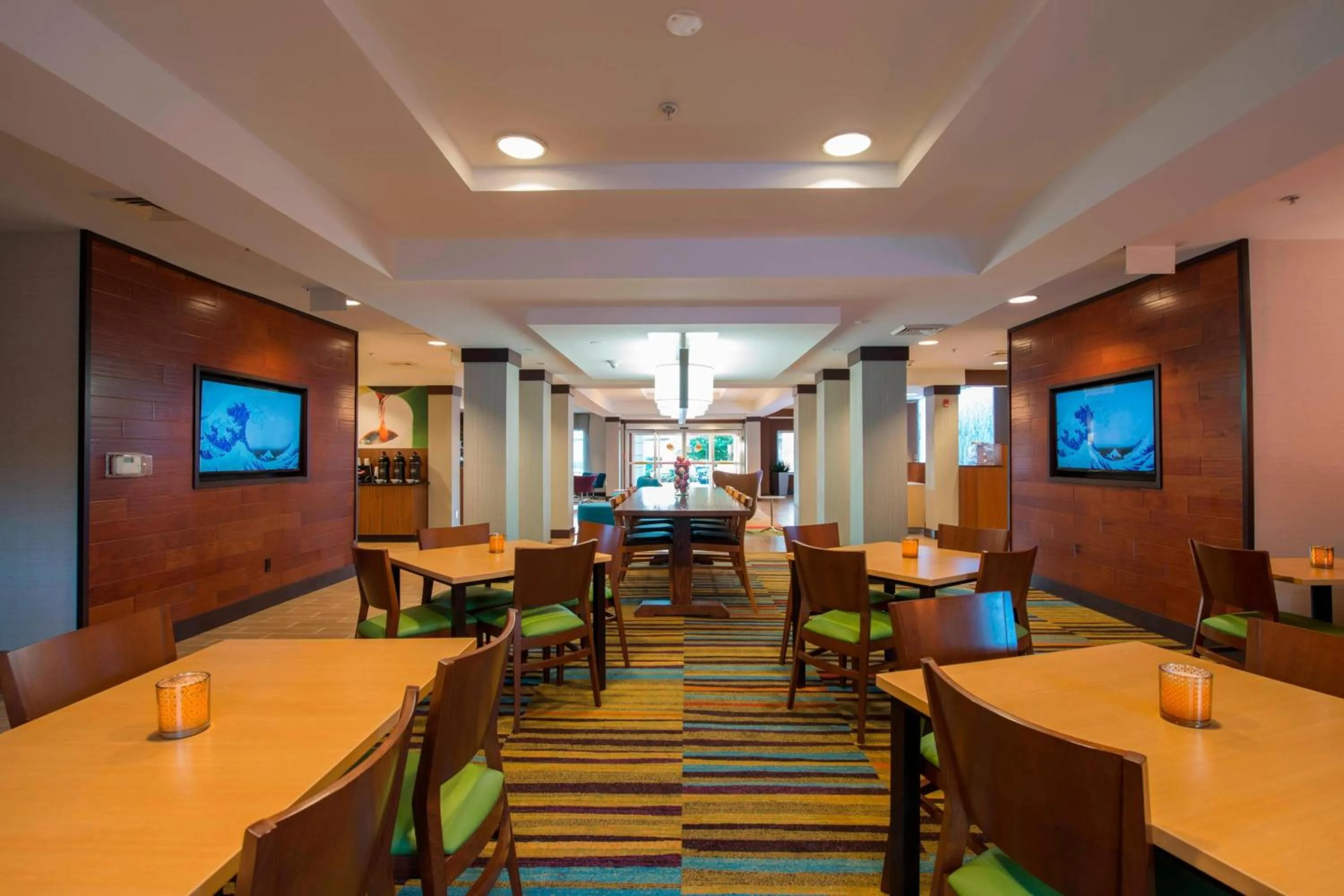 Breakfast in Fairfield Inn & Suites by Marriott Greenwood