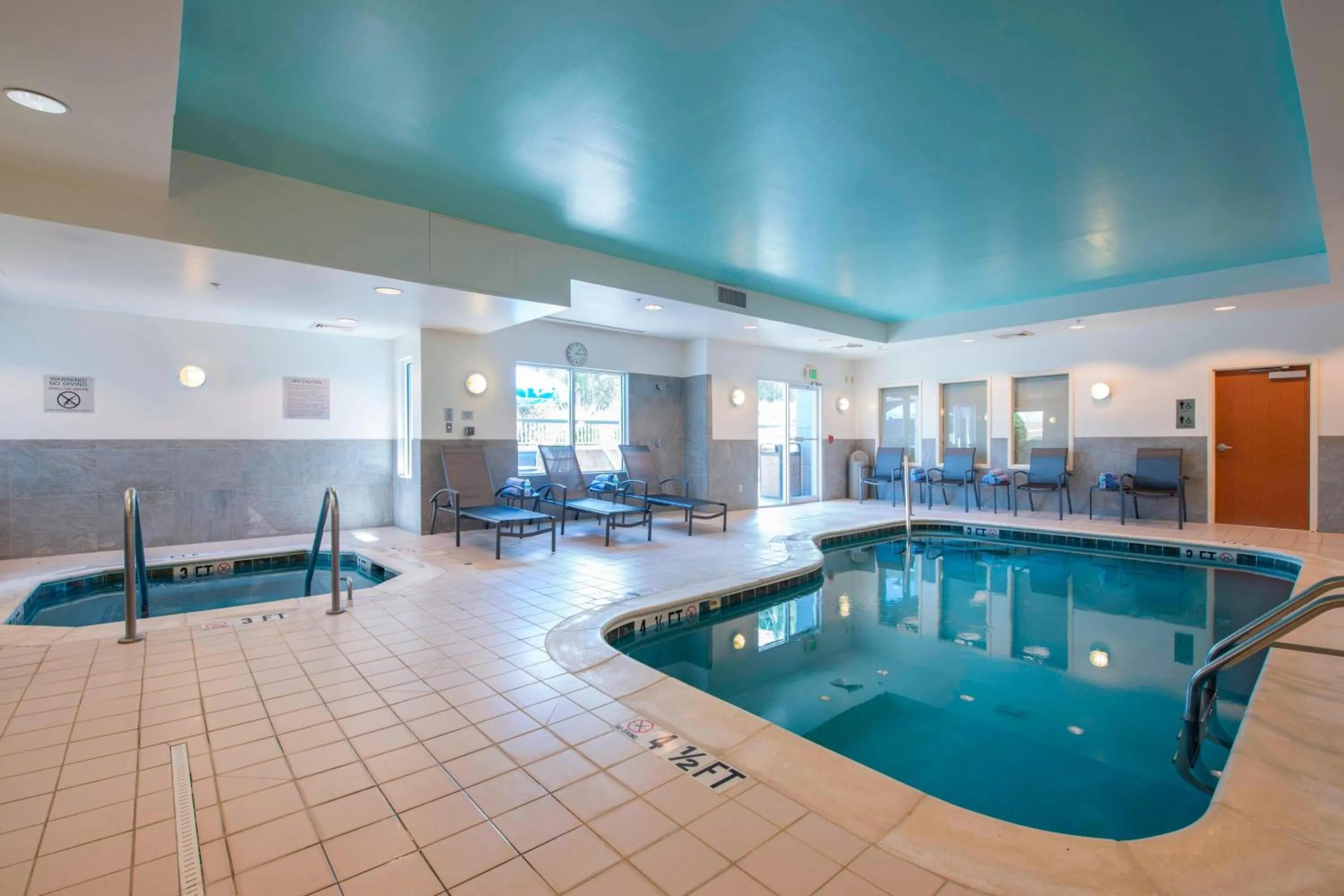 Swimming pool in Fairfield Inn & Suites by Marriott Greenwood