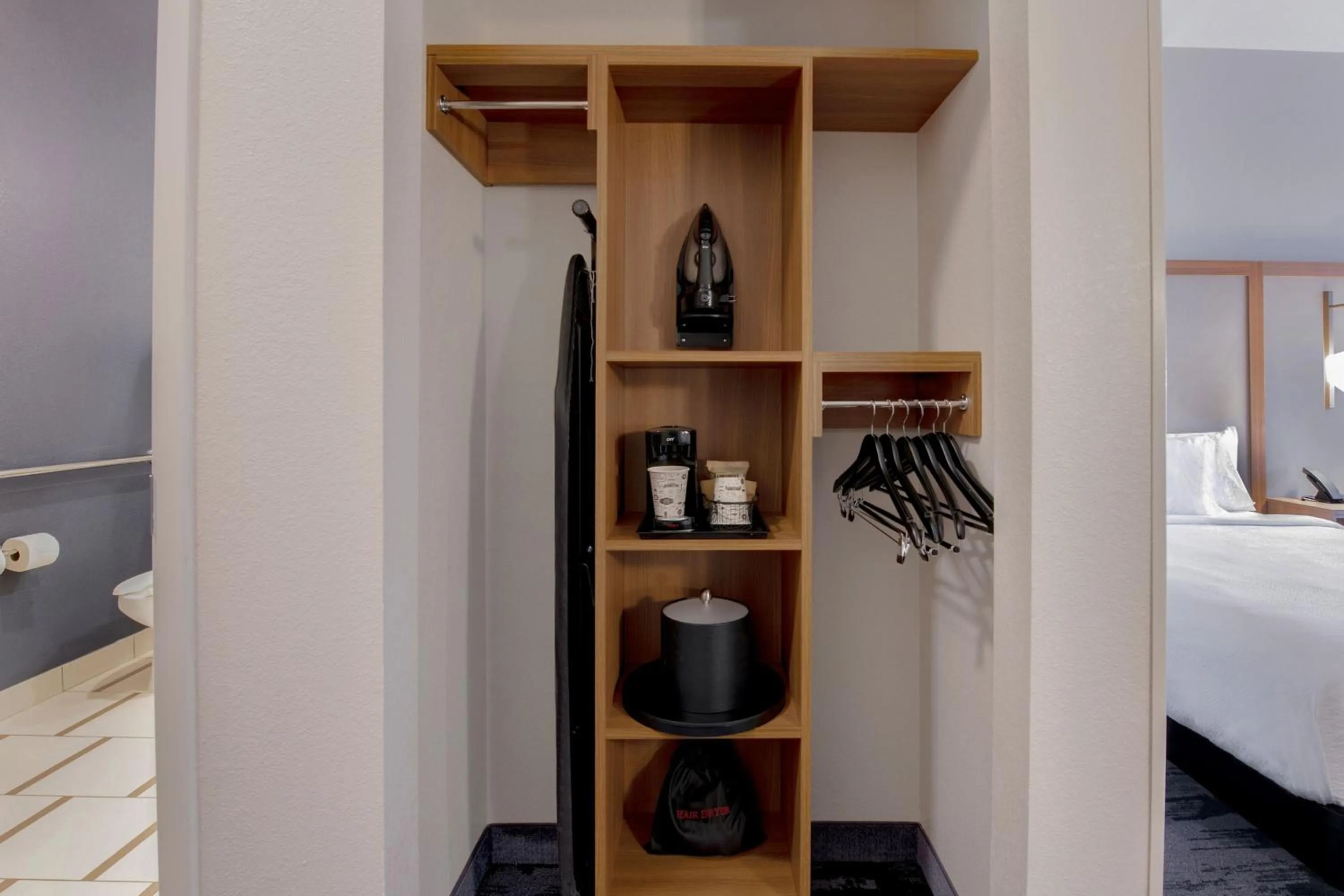 Photo of the whole room, Bed in Fairfield Inn & Suites by Marriott Greenwood