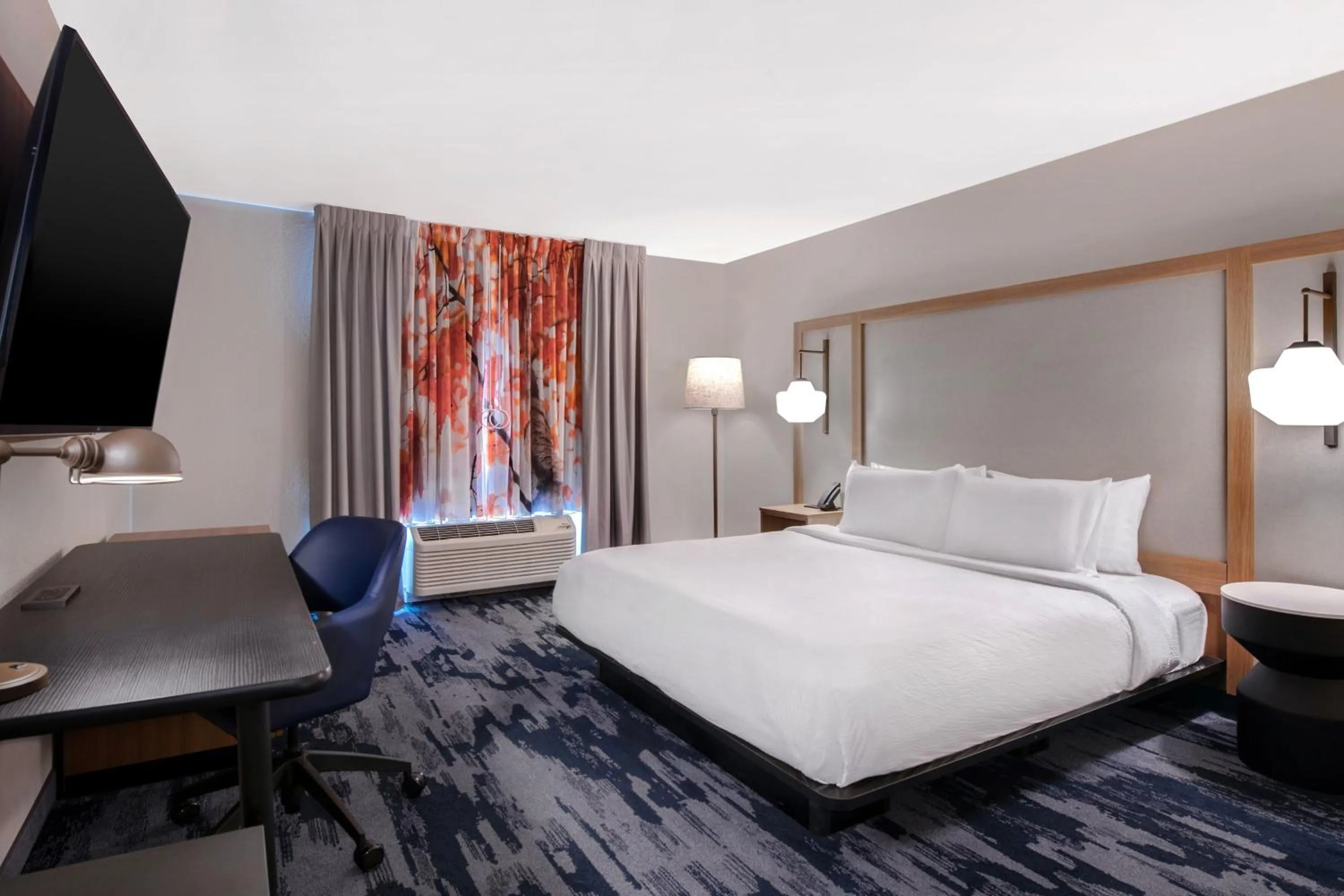 Photo of the whole room, Bed in Fairfield Inn & Suites by Marriott Greenwood