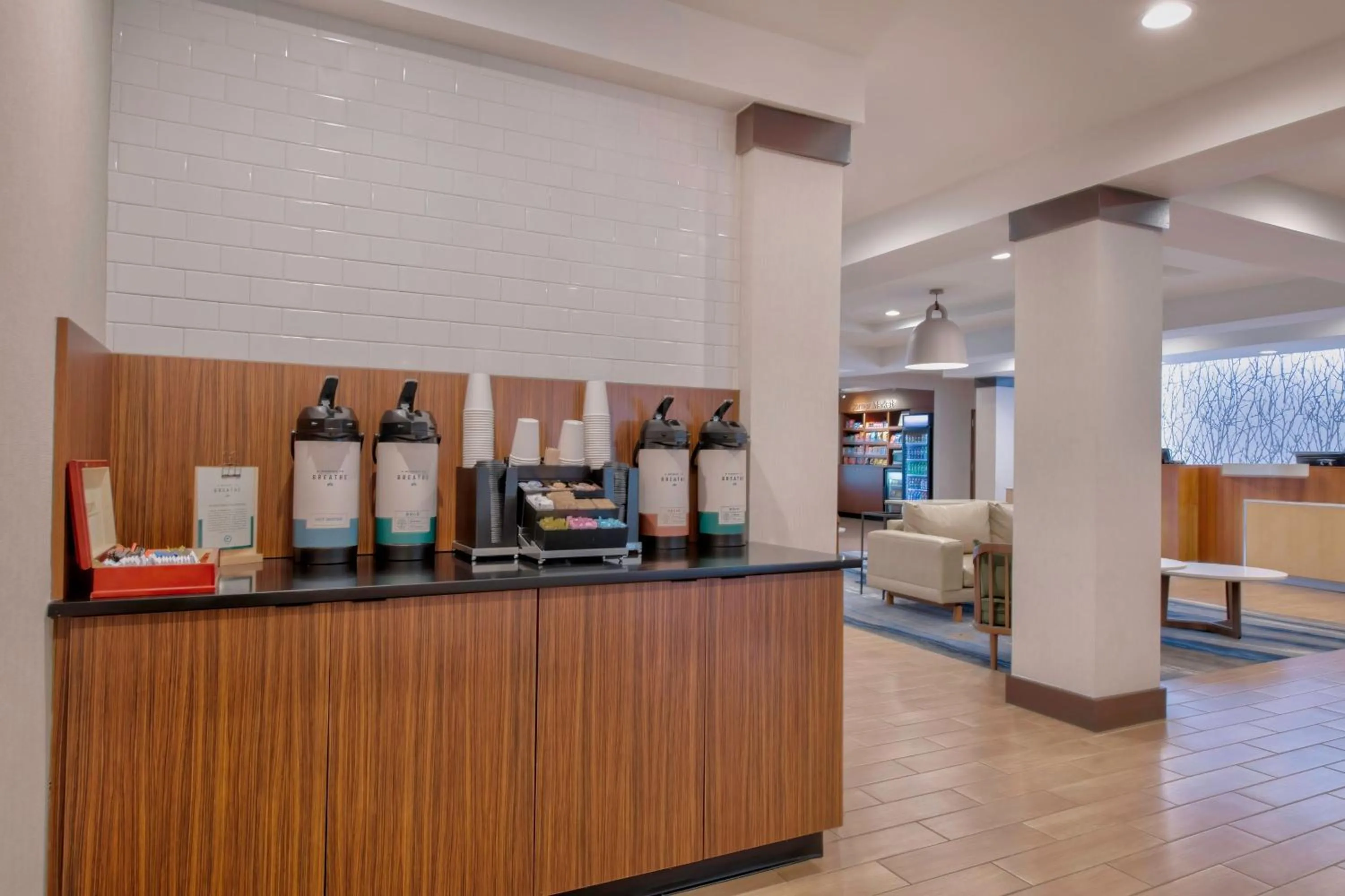 Breakfast in Fairfield Inn & Suites by Marriott Greenwood