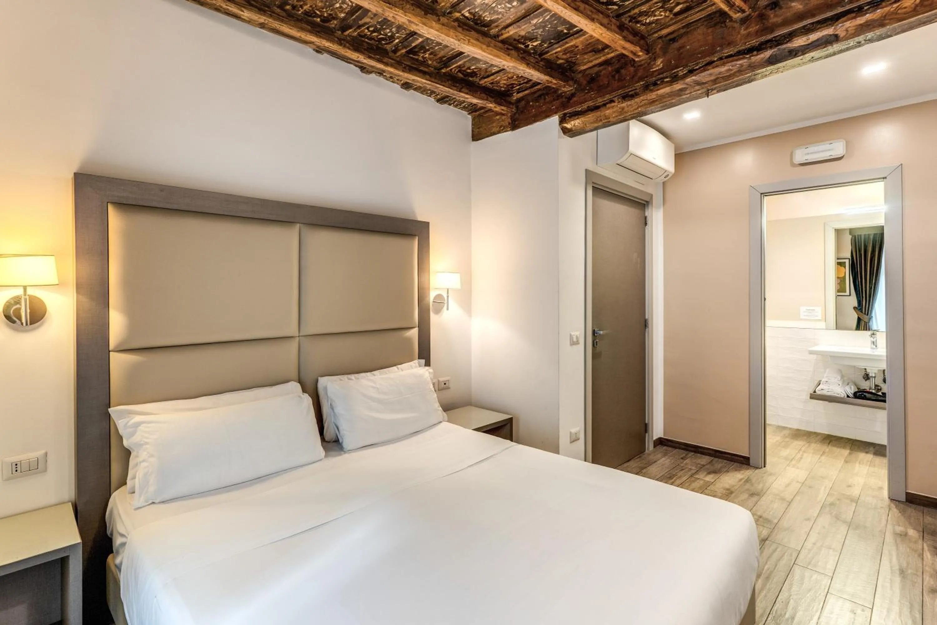 Bedroom, Bed in Reginella Suites