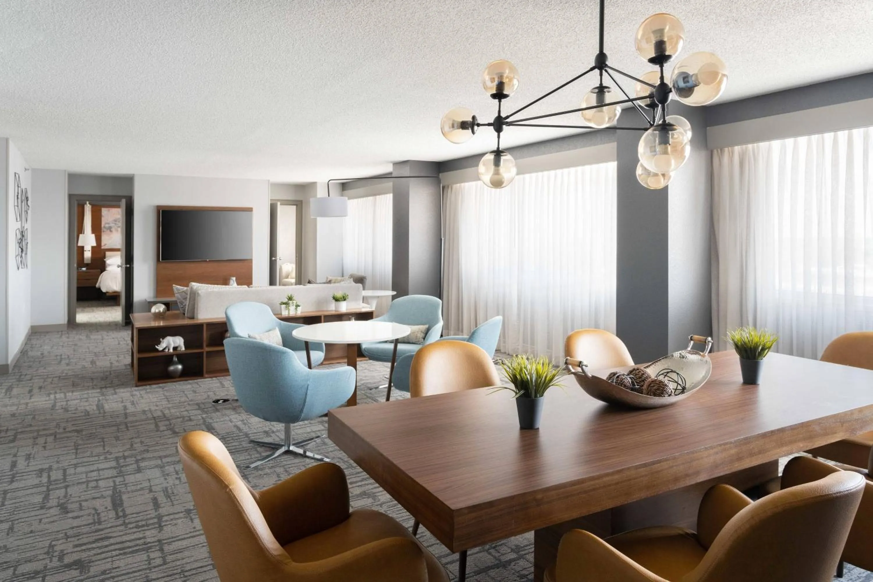 Living room in Marriott Greensboro Downtown