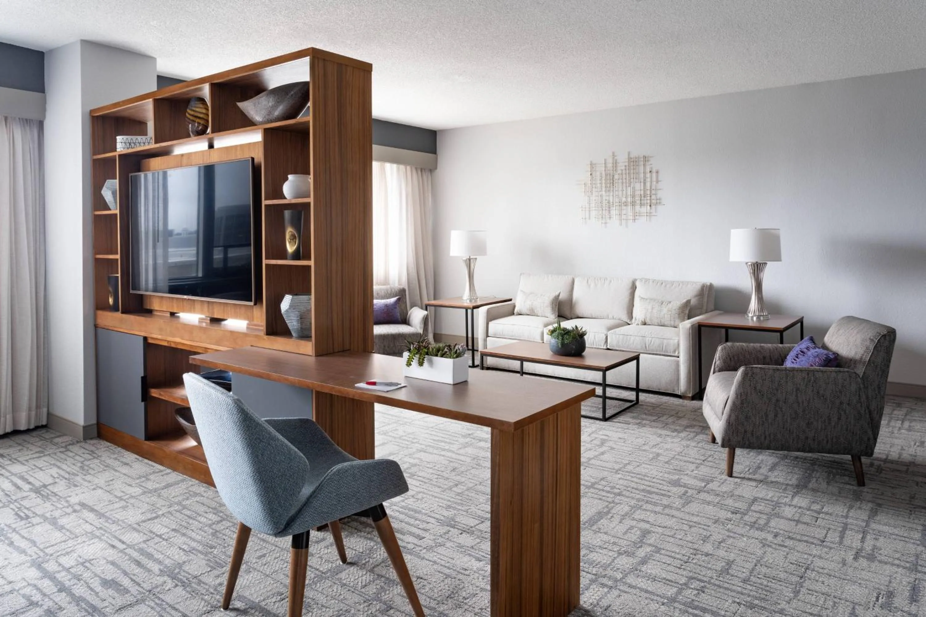 Living room in Marriott Greensboro Downtown