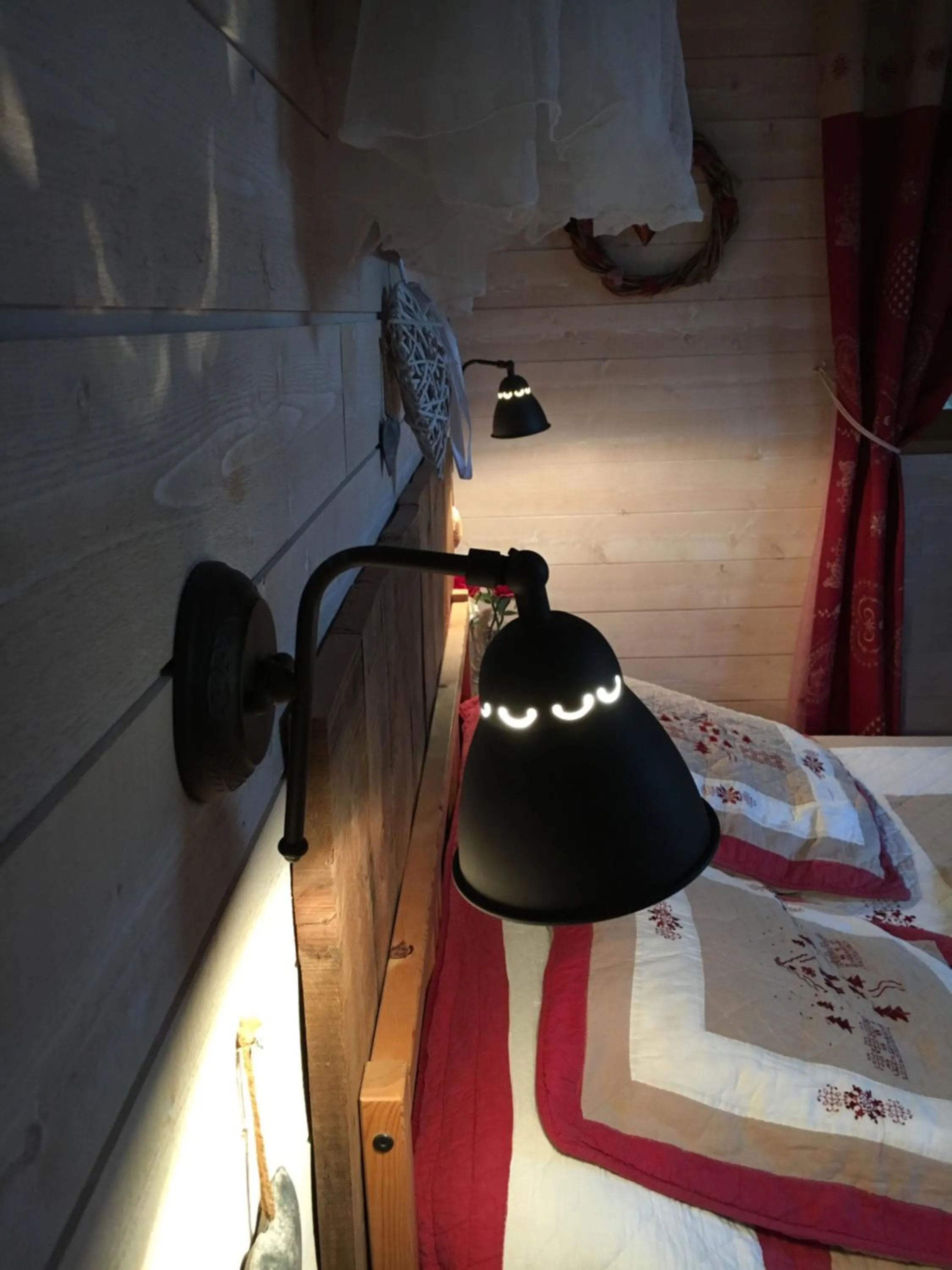 Bed in La cabane des amoureux