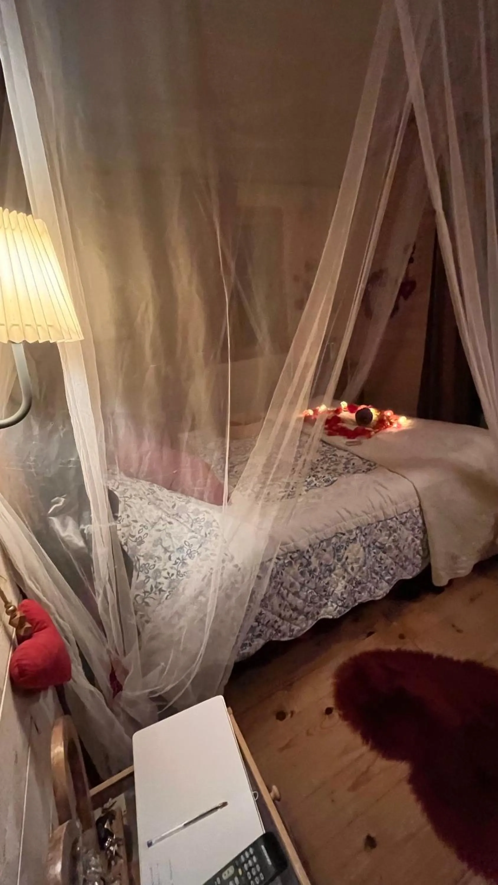 Bed in La cabane des amoureux