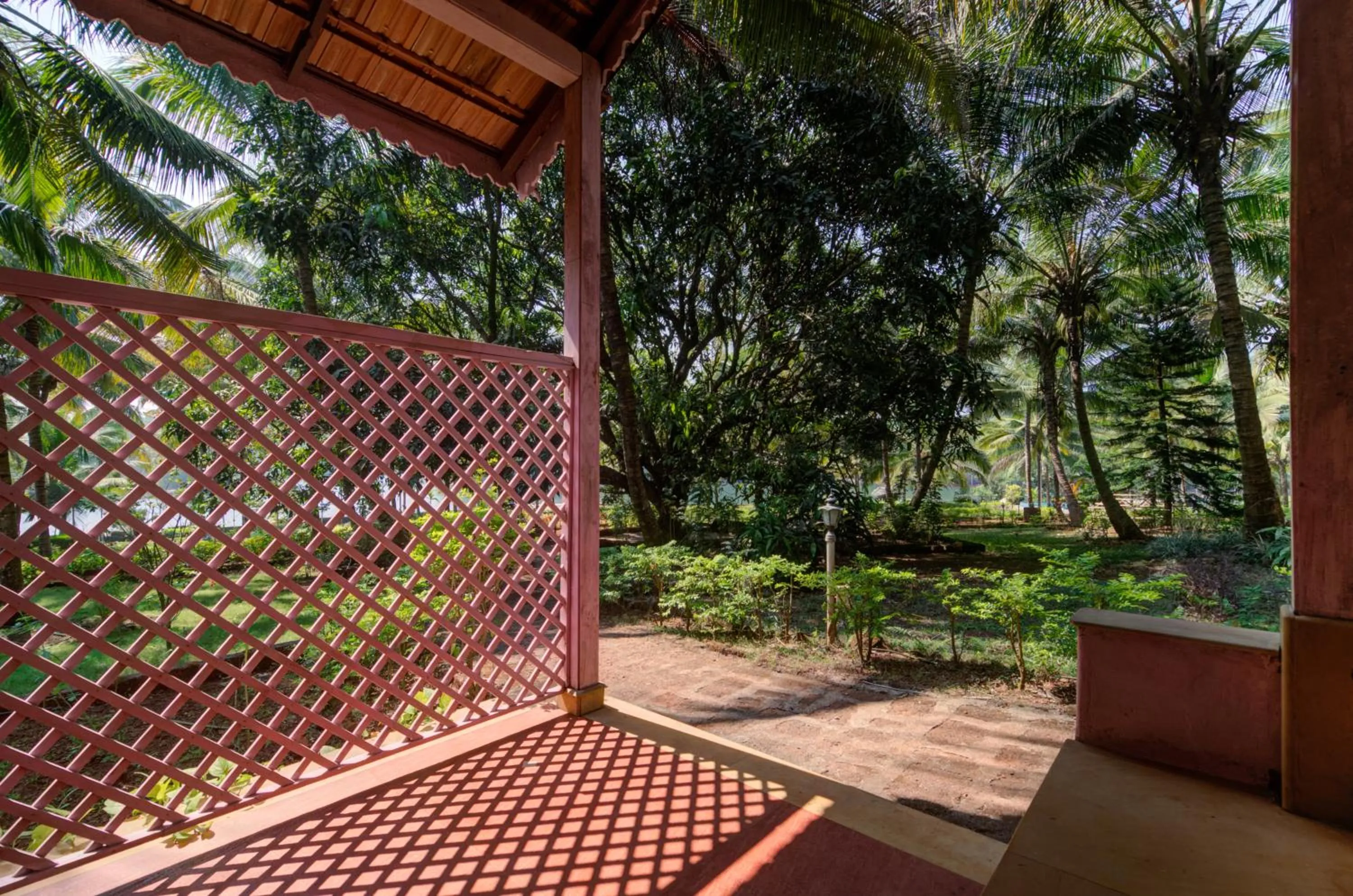 Guests in Shantai By the Lake