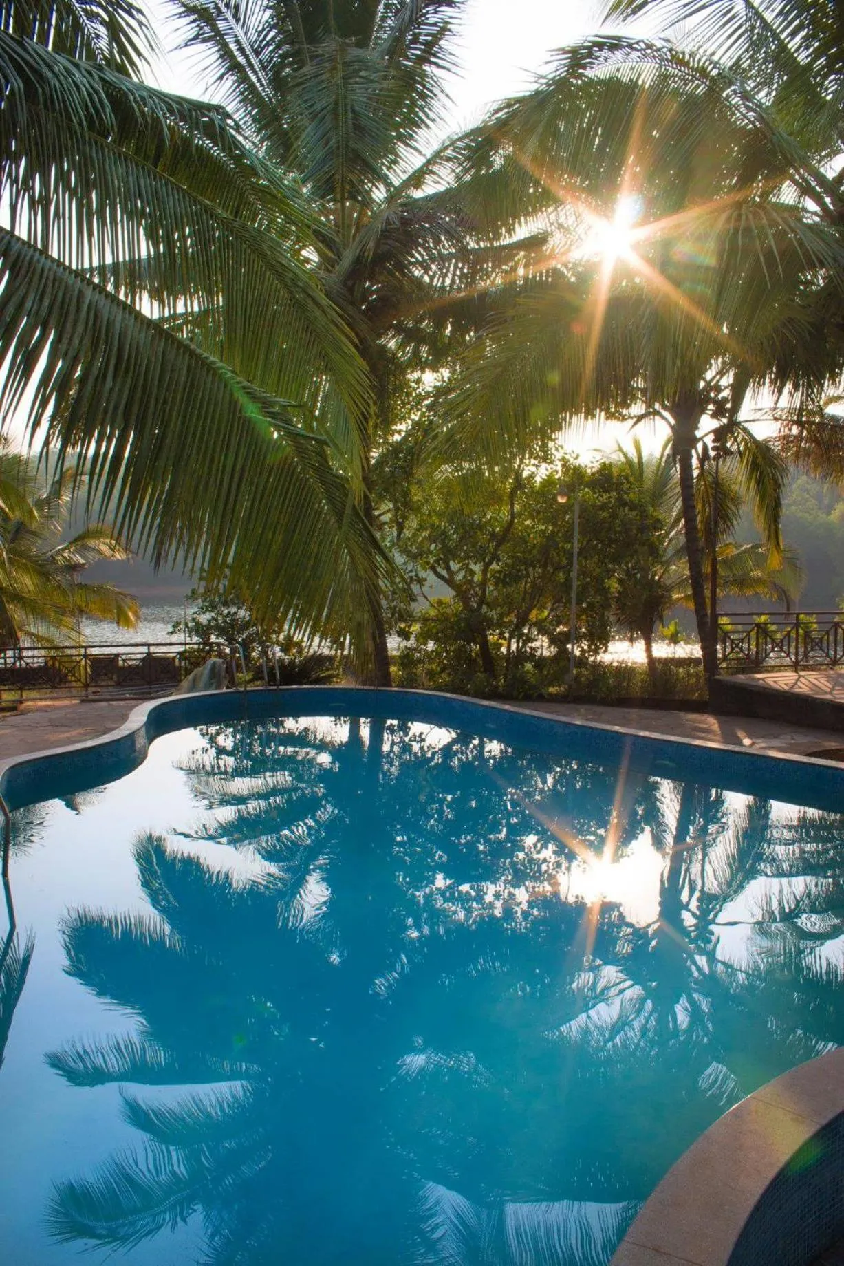 Swimming pool in Shantai By the Lake