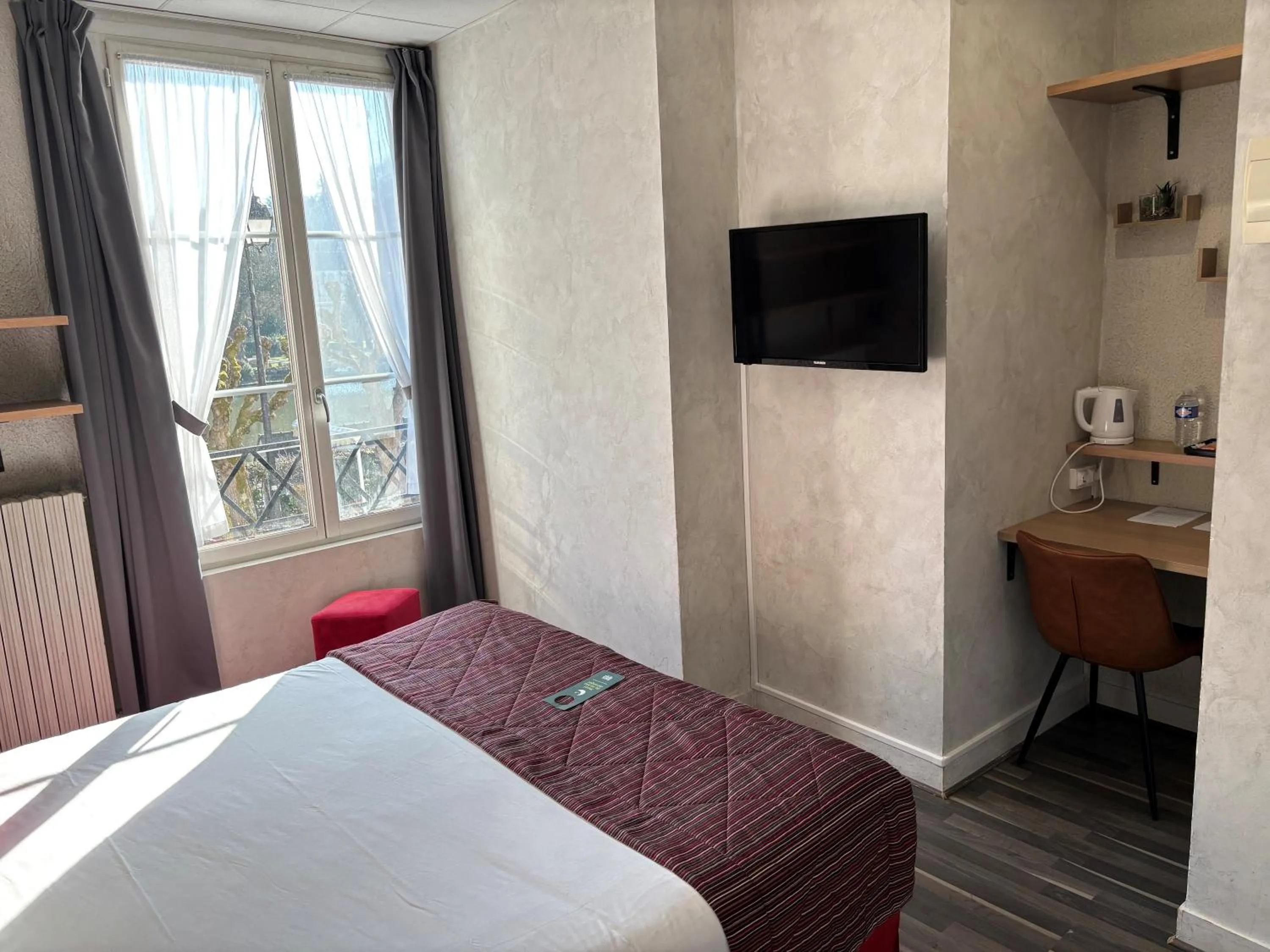 Bedroom, Bed in Logis Hotel Beaudon