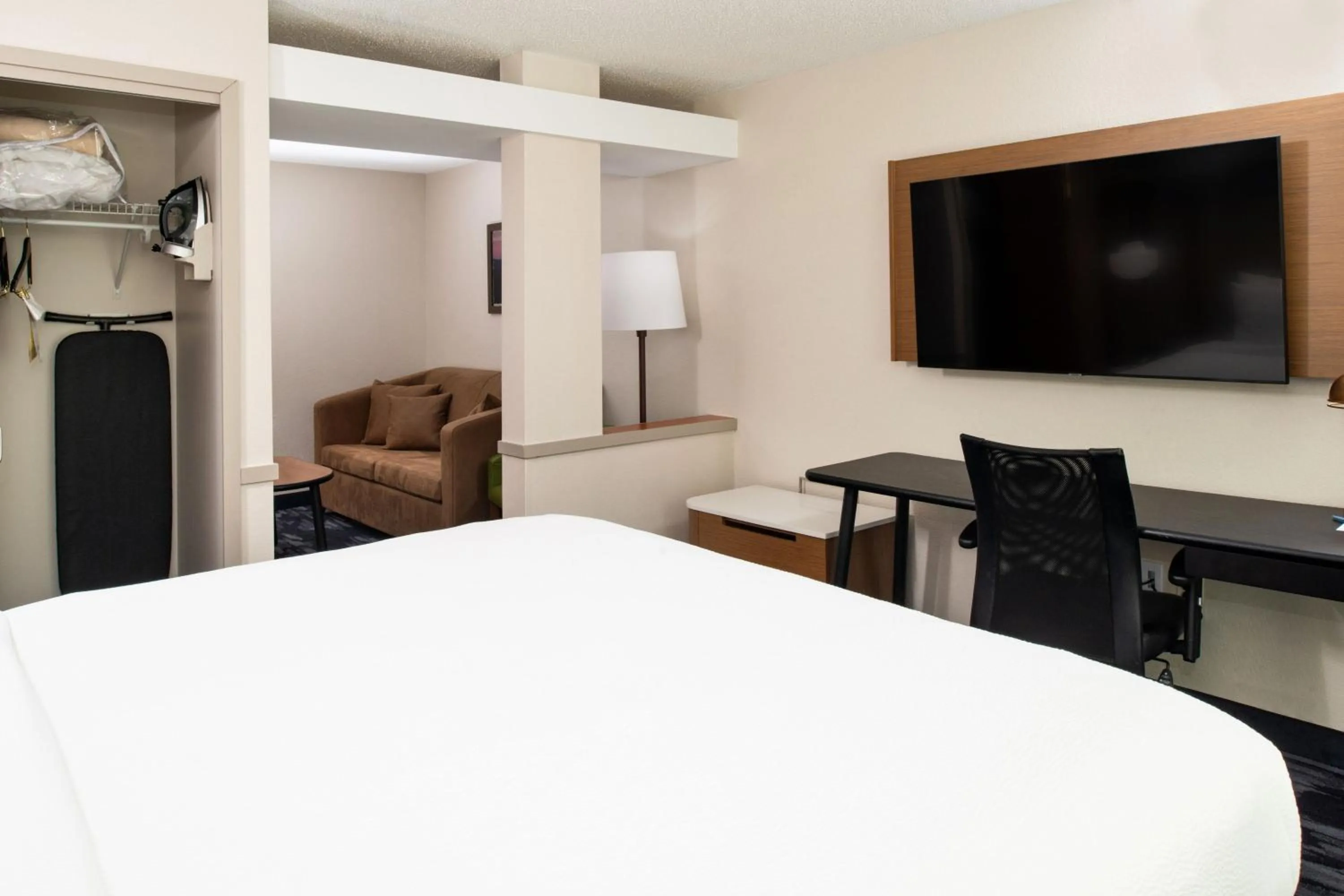 Photo of the whole room, Bed in Fairfield Inn & Suites Greensboro Wendover