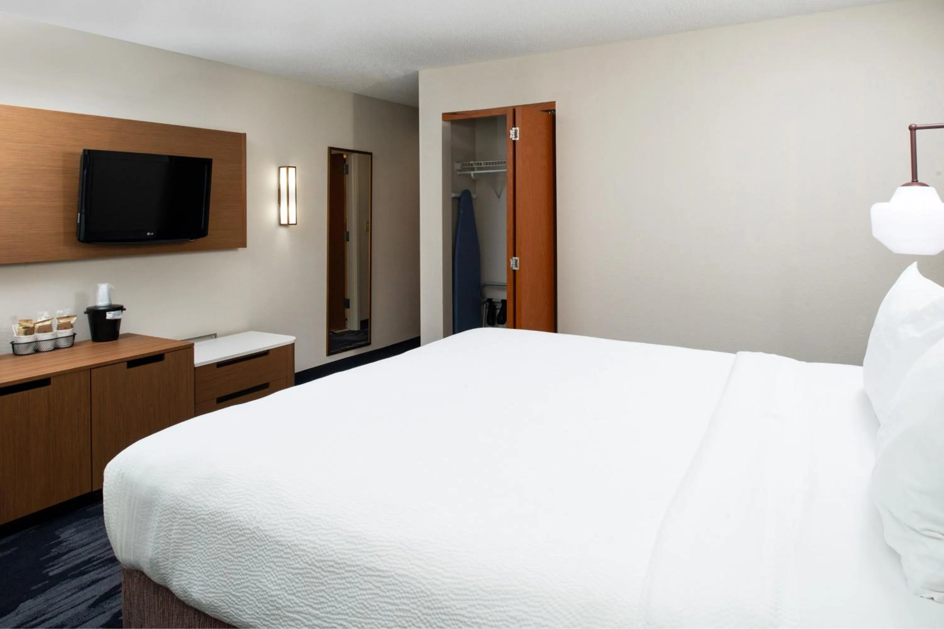 Bedroom, Bed in Fairfield Inn & Suites Greensboro Wendover