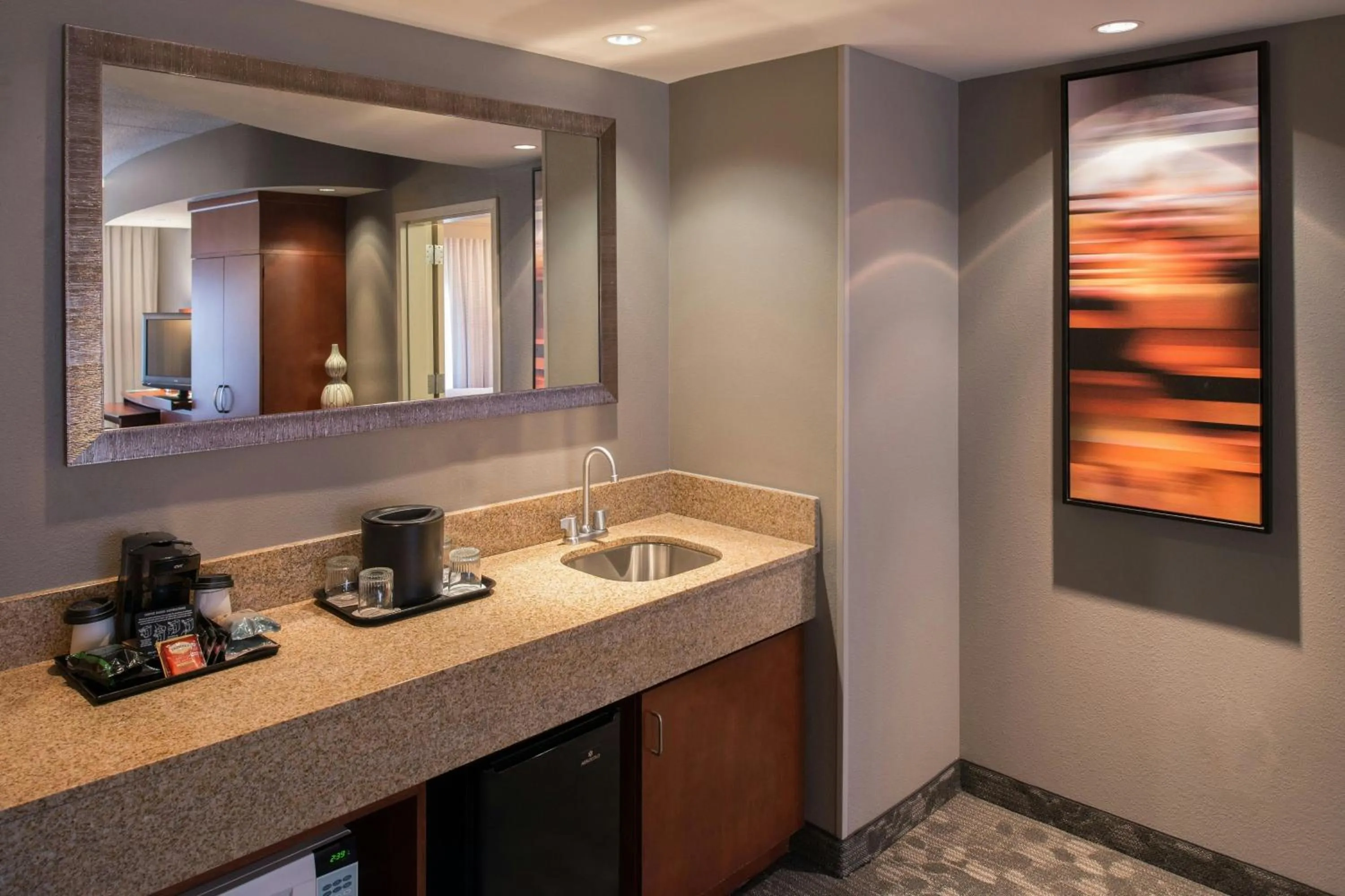 Lounge or bar in Courtyard Clemson