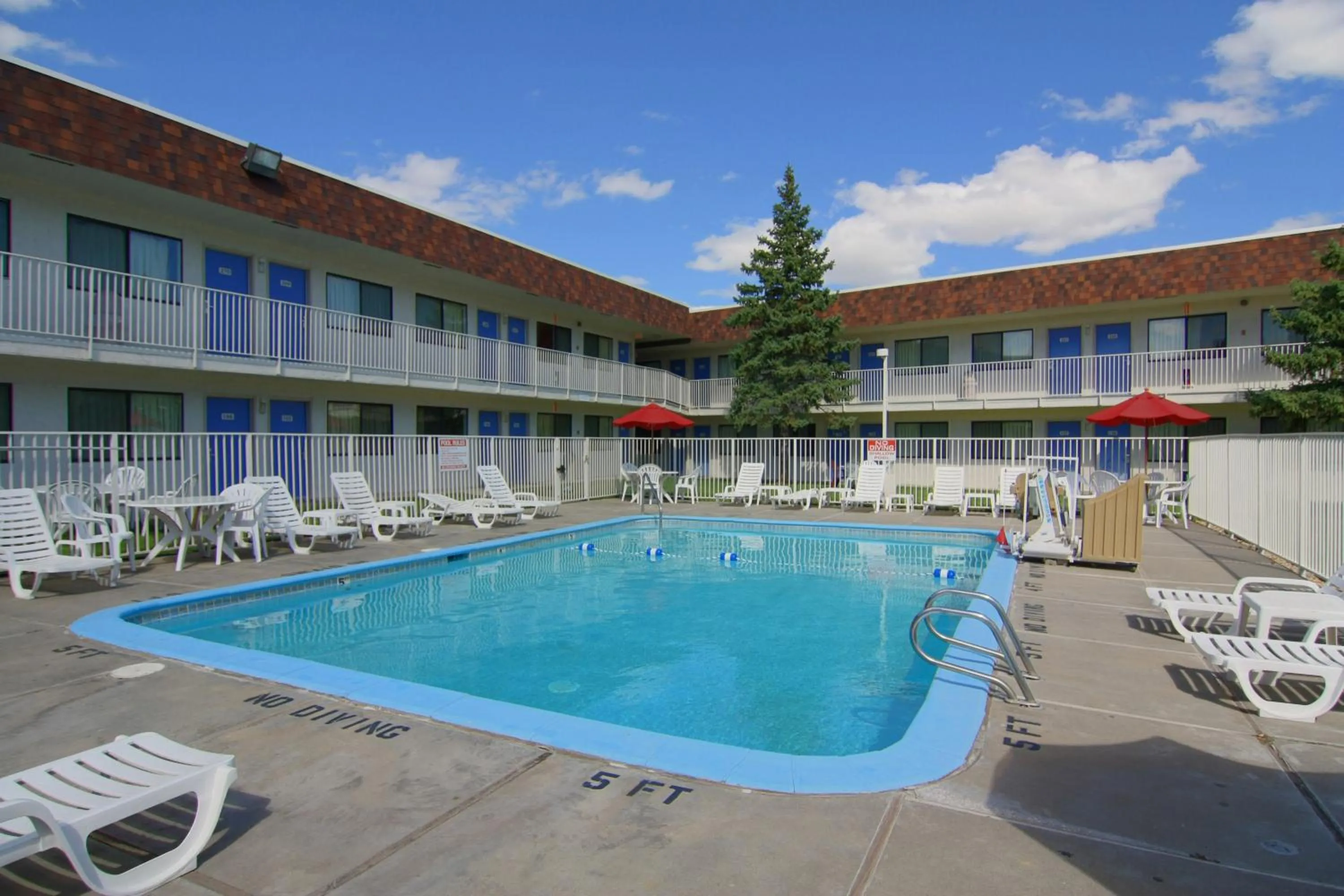 Facade/entrance, Property Building in Motel 6-Rapid City, SD
