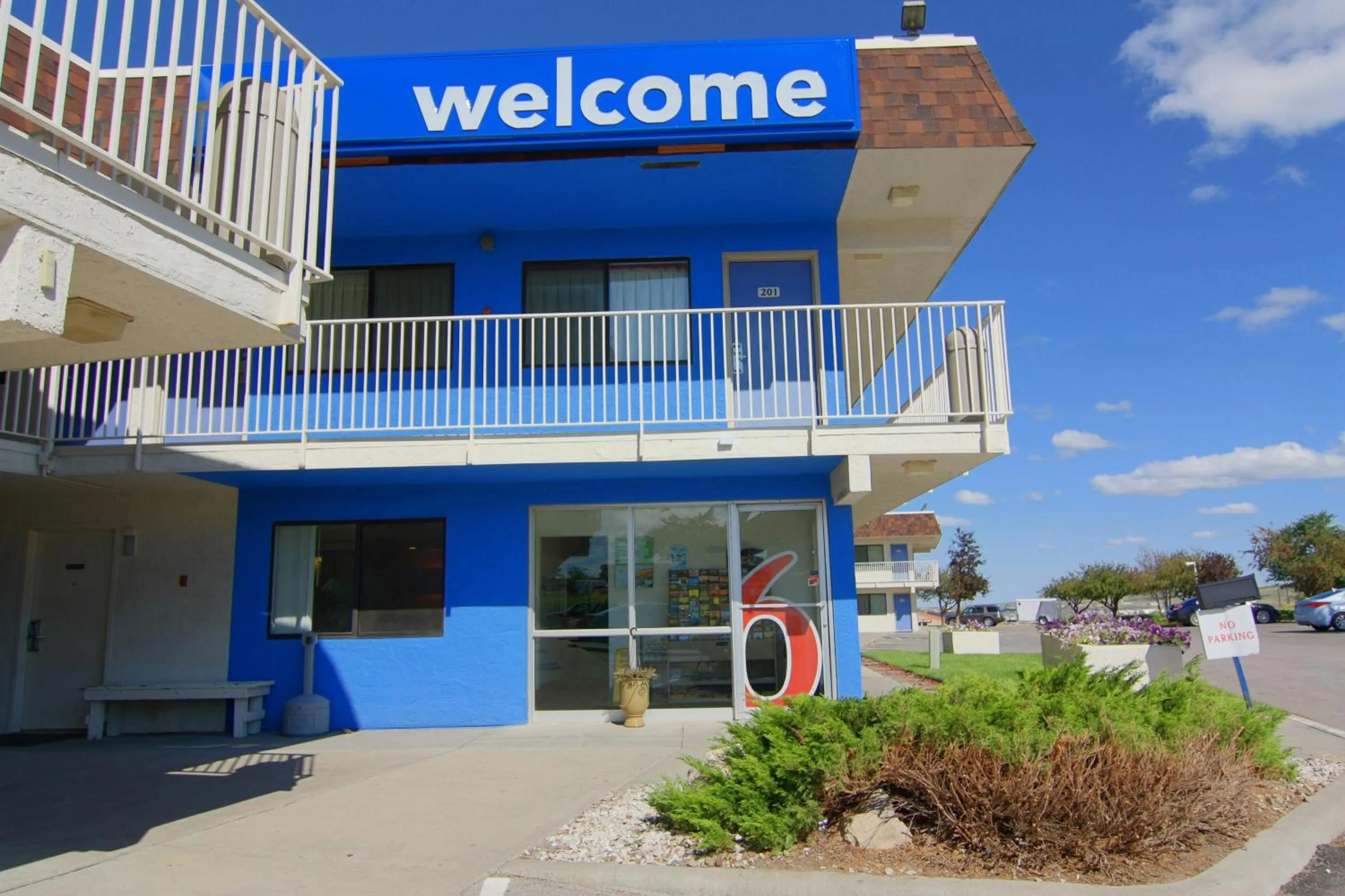 Facade/entrance, Property Building in Motel 6-Rapid City, SD