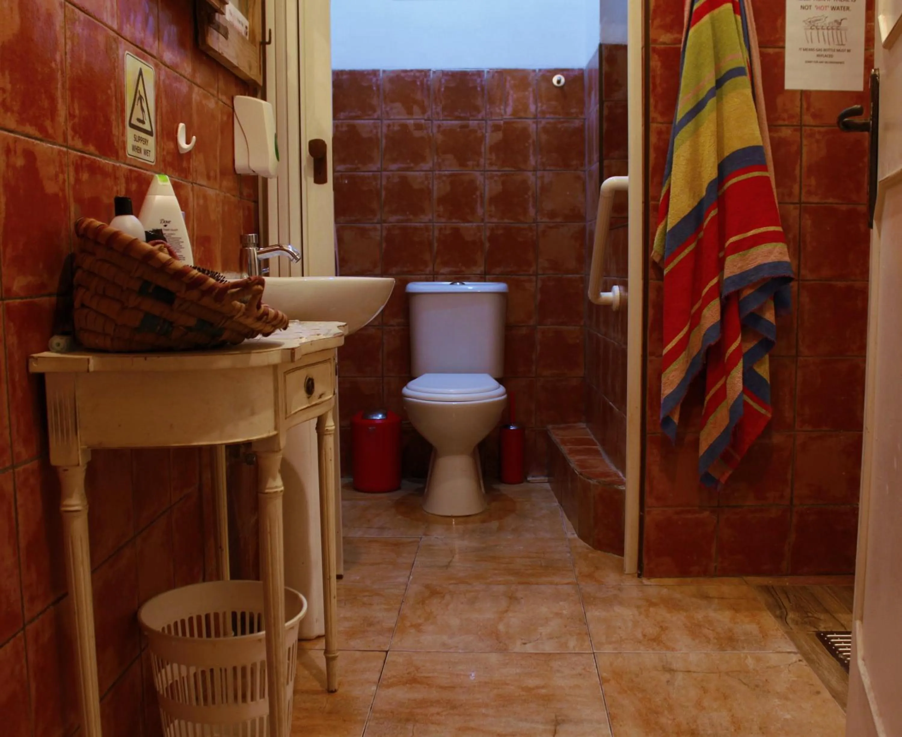 Shower in Hostel Malti Budget