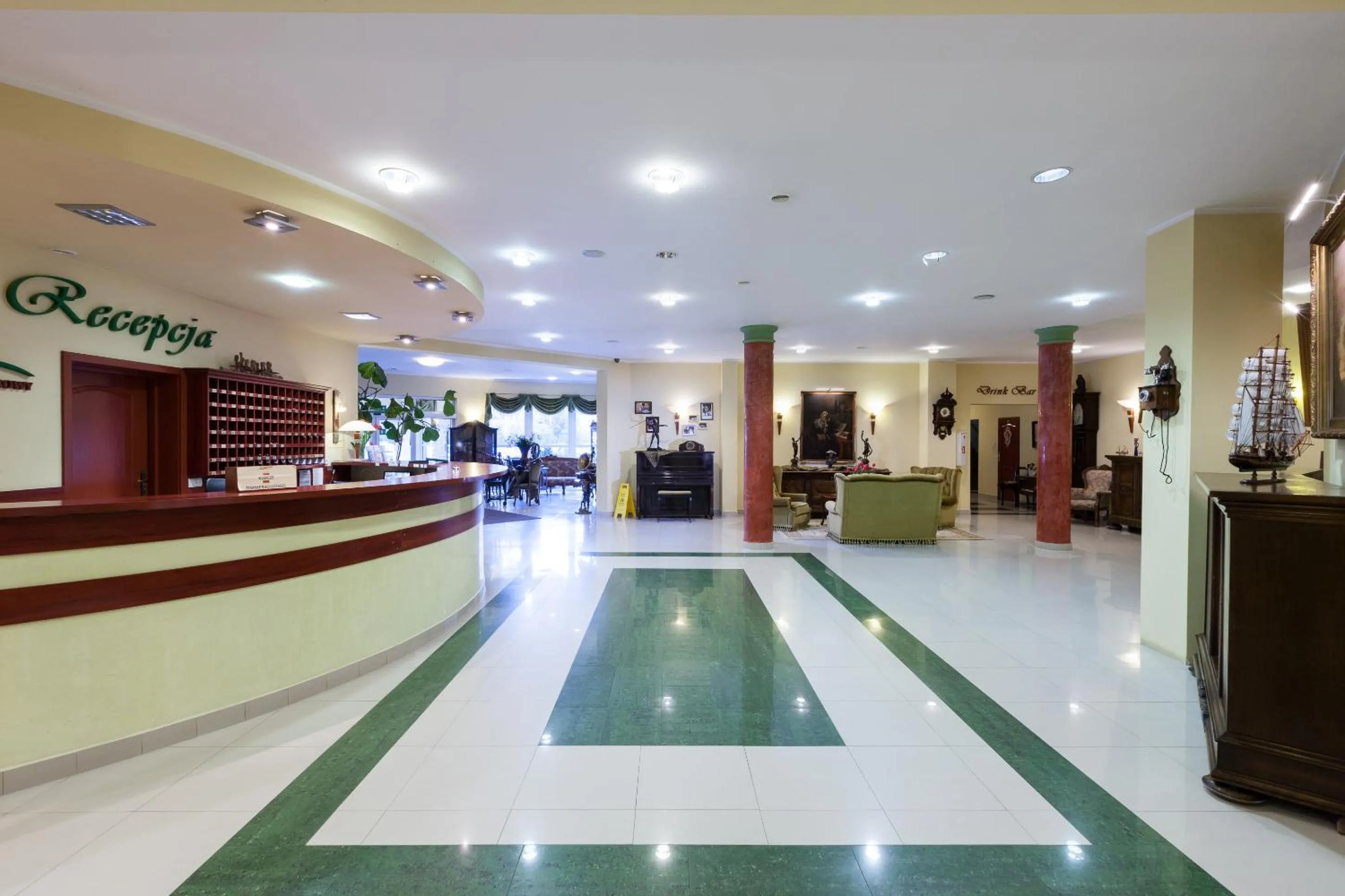 Lobby or reception in BURSZTYN - BERNSTEIN SPA & Wellness