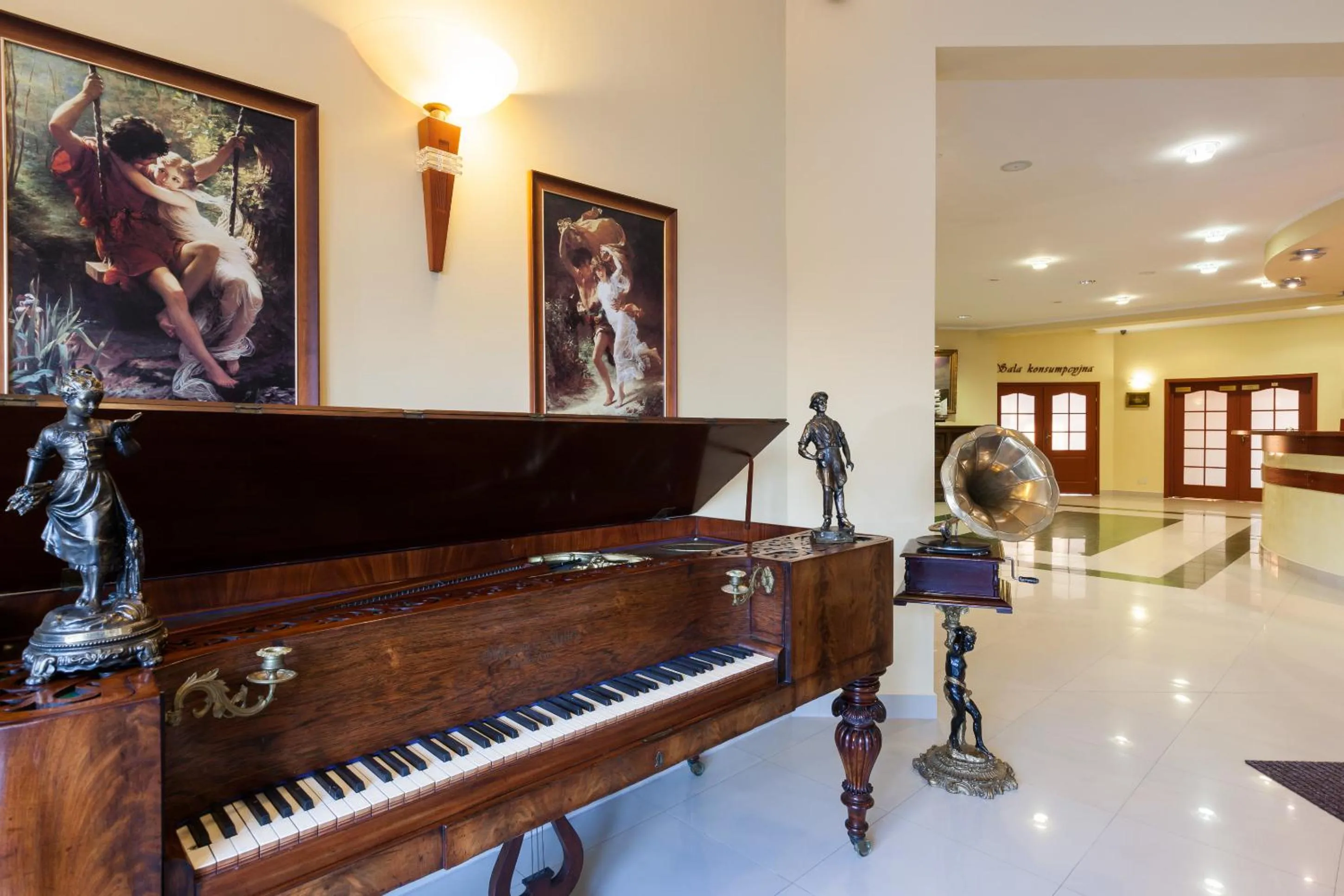 Lobby or reception in BURSZTYN - BERNSTEIN SPA & Wellness