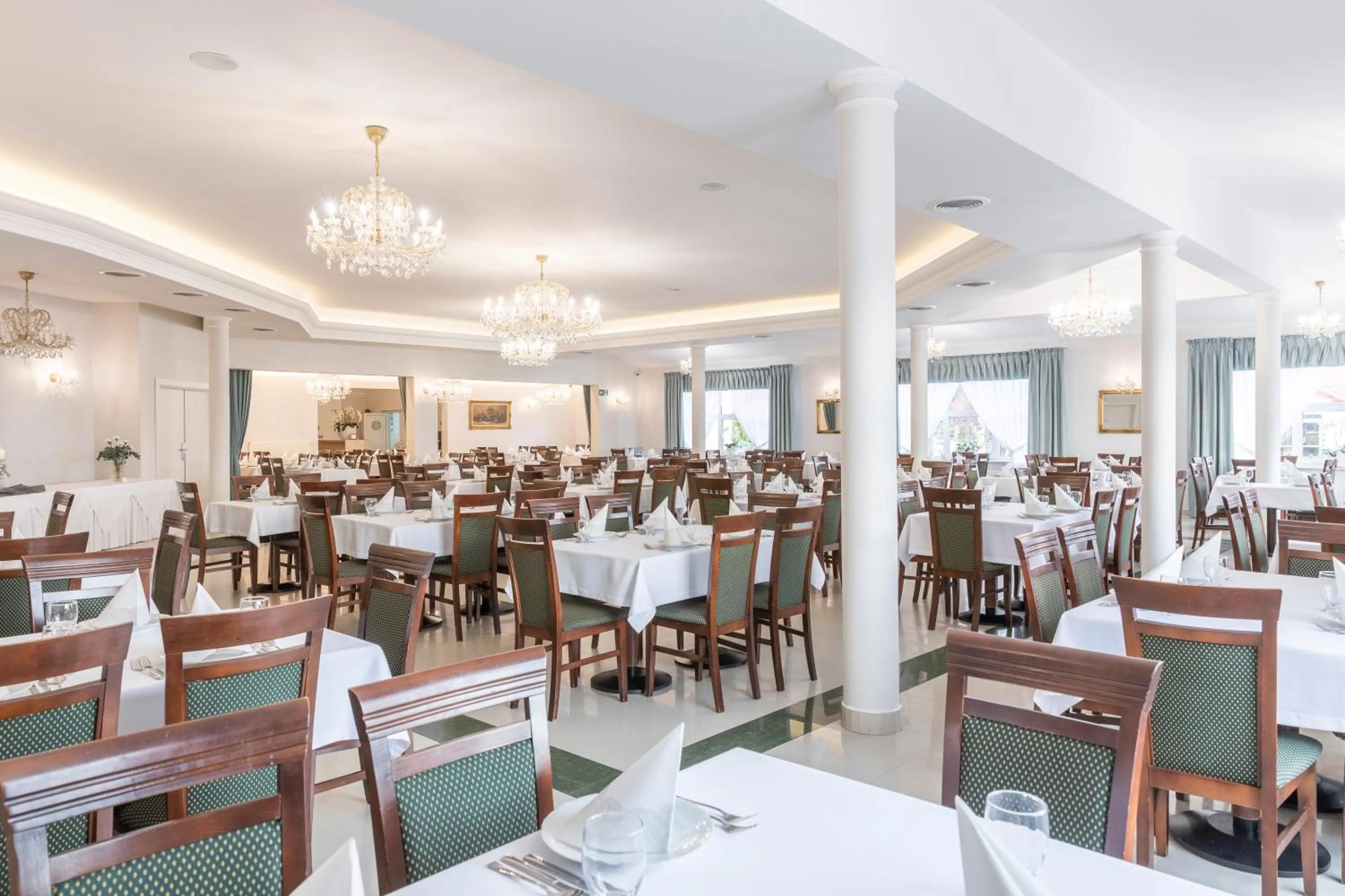 Restaurant/places to eat in BURSZTYN - BERNSTEIN SPA & Wellness