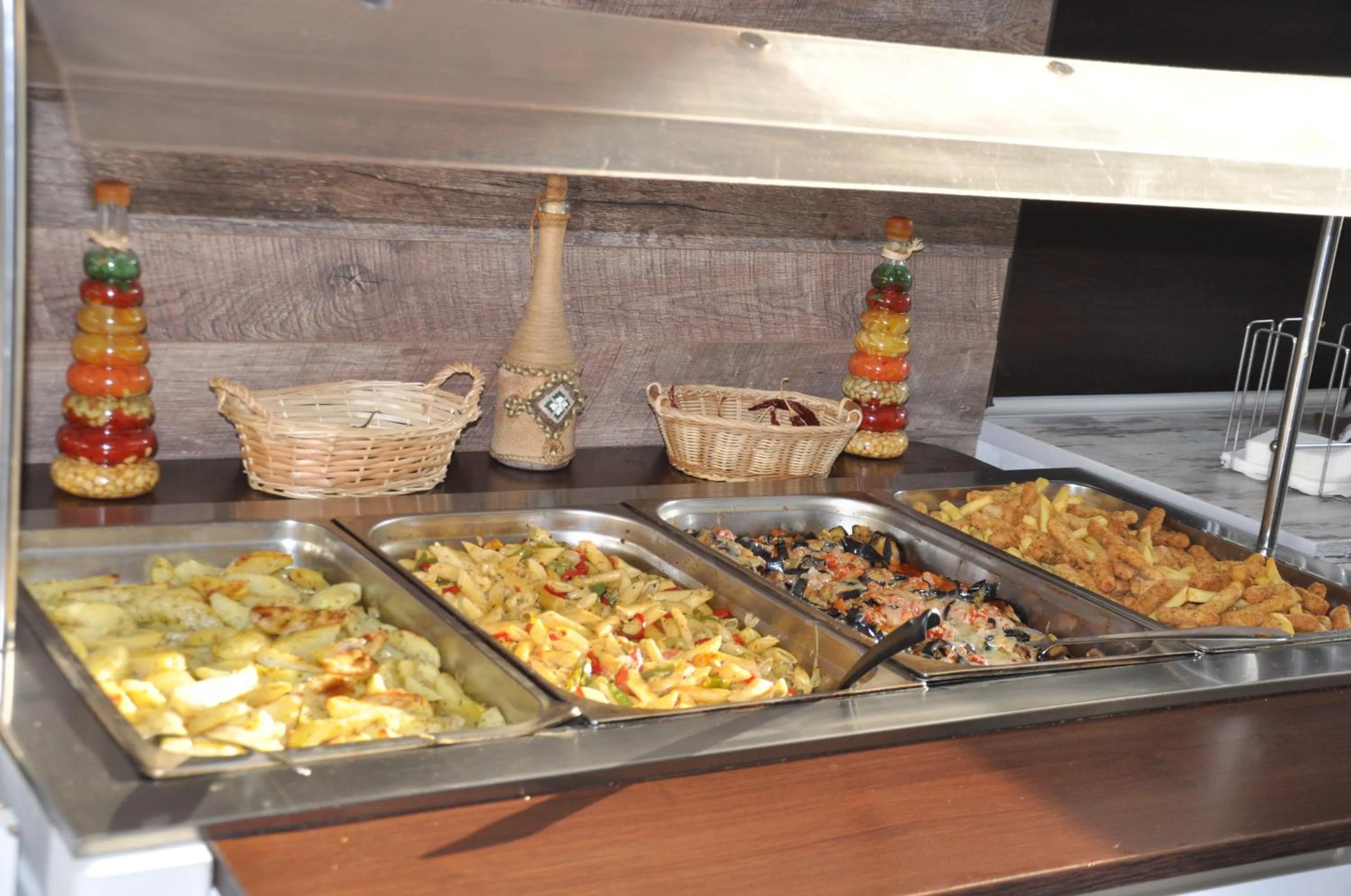 Restaurant/places to eat in Hotel BelleVille