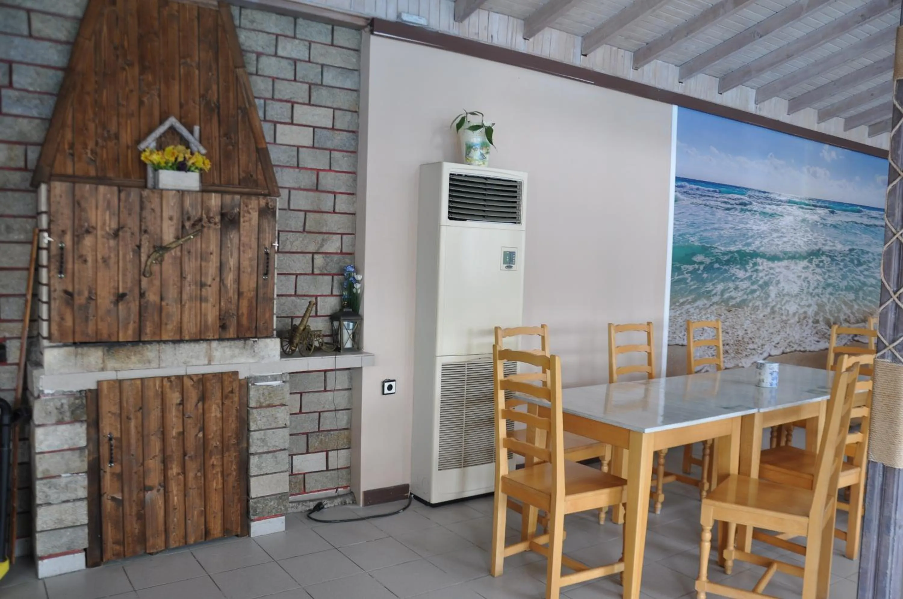 Restaurant/places to eat in Hotel BelleVille