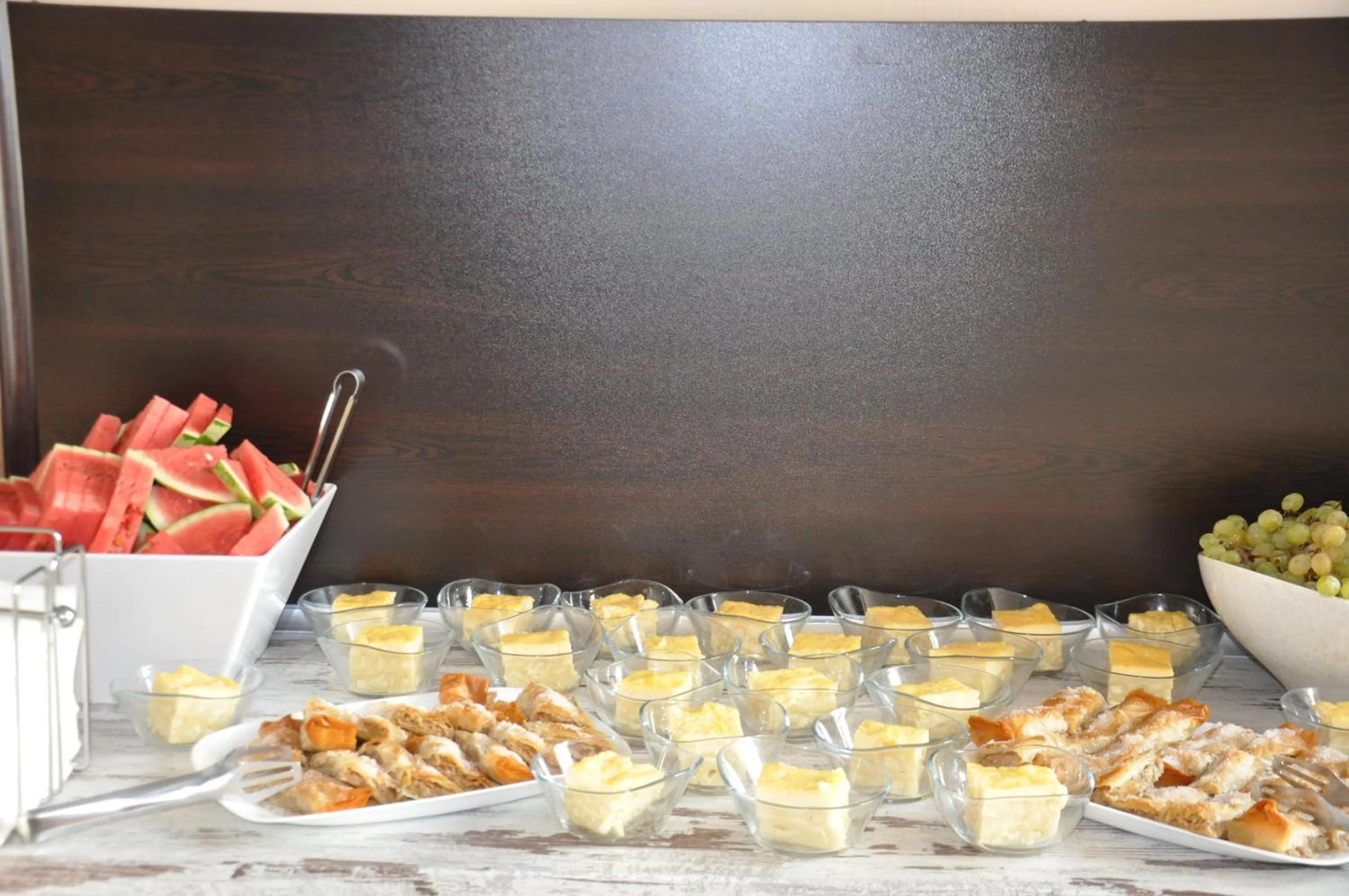 Restaurant/places to eat in Hotel BelleVille