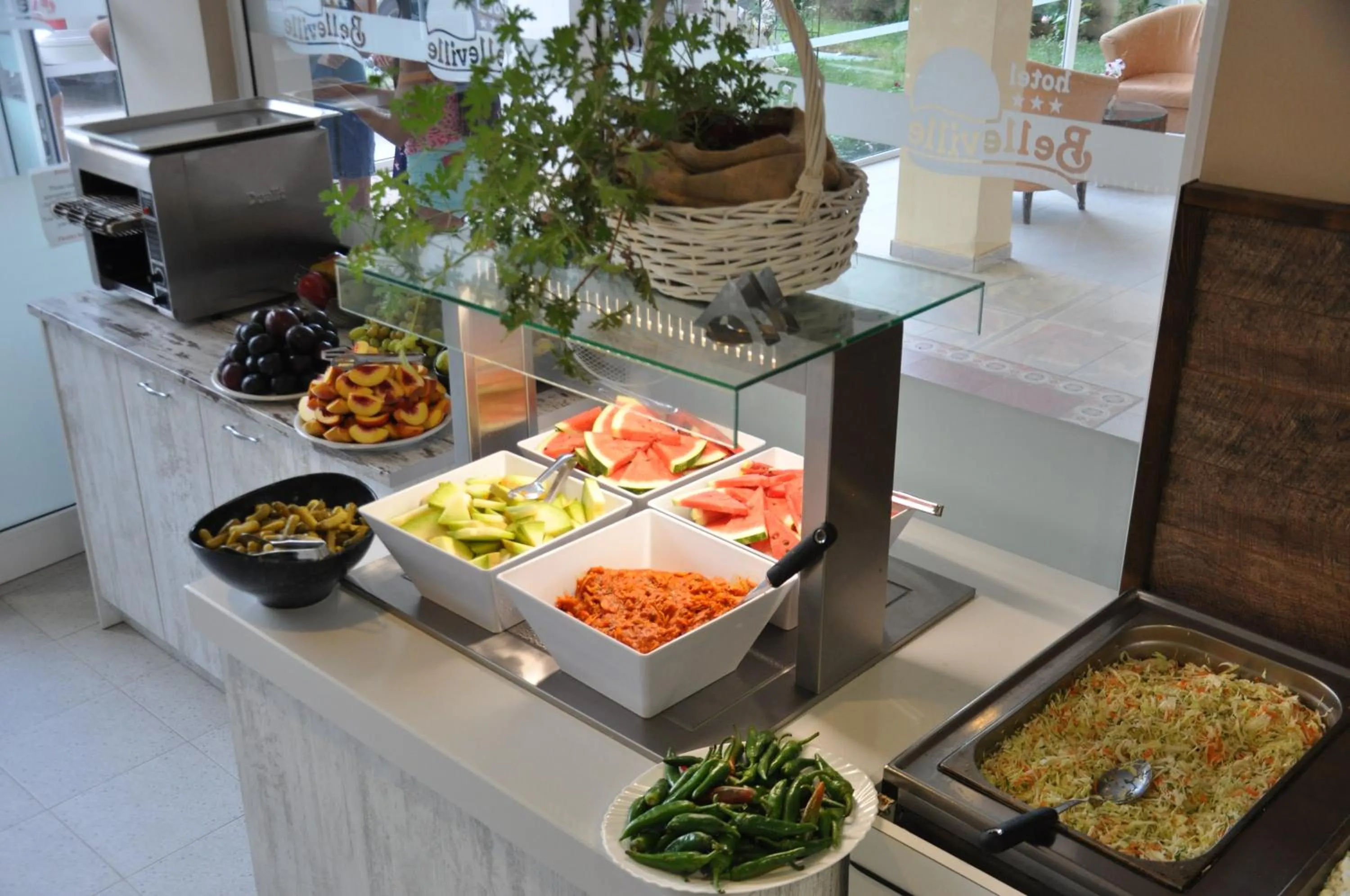 Restaurant/places to eat in Hotel BelleVille