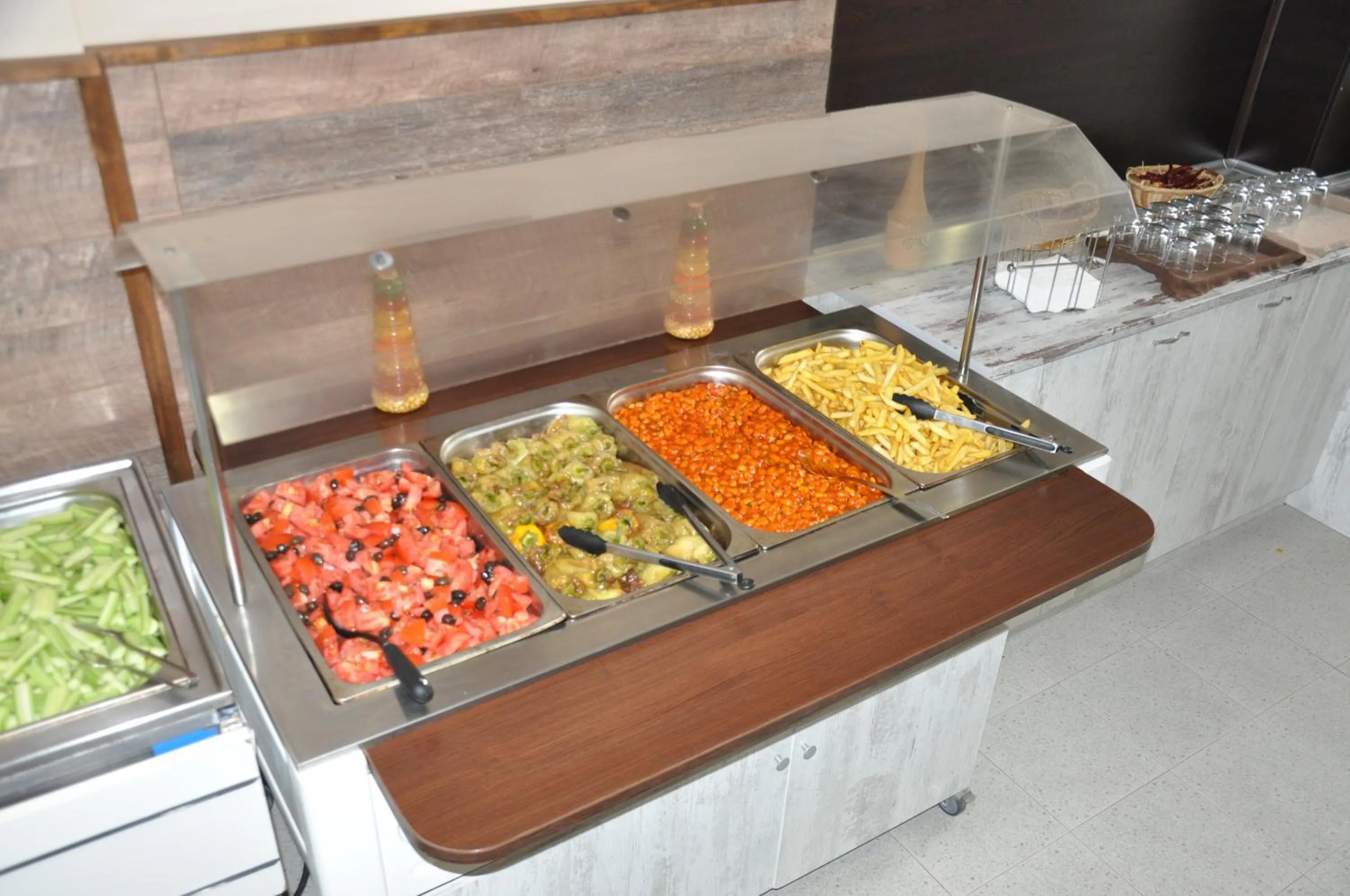 Restaurant/places to eat in Hotel BelleVille