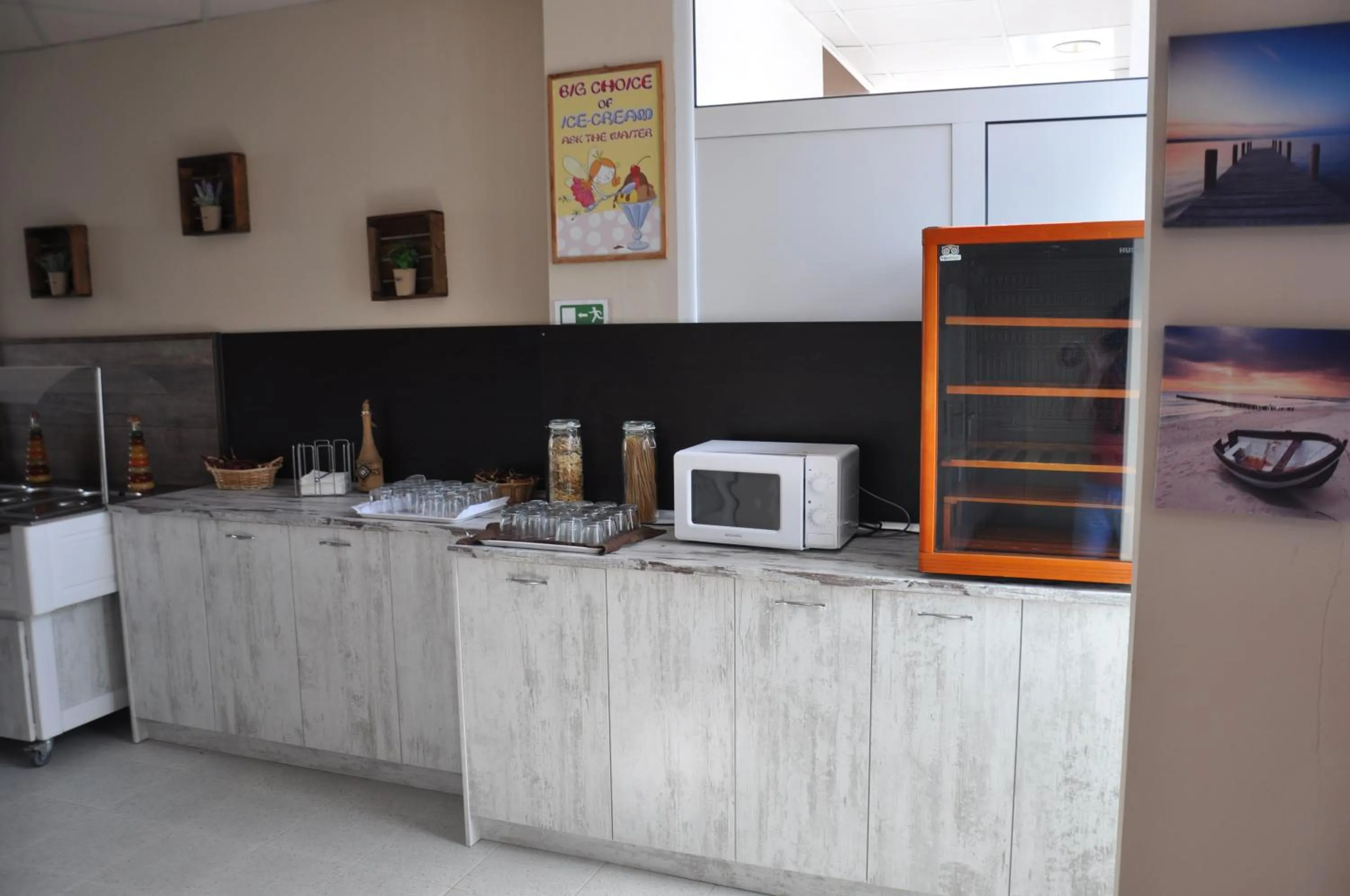 Restaurant/places to eat in Hotel BelleVille