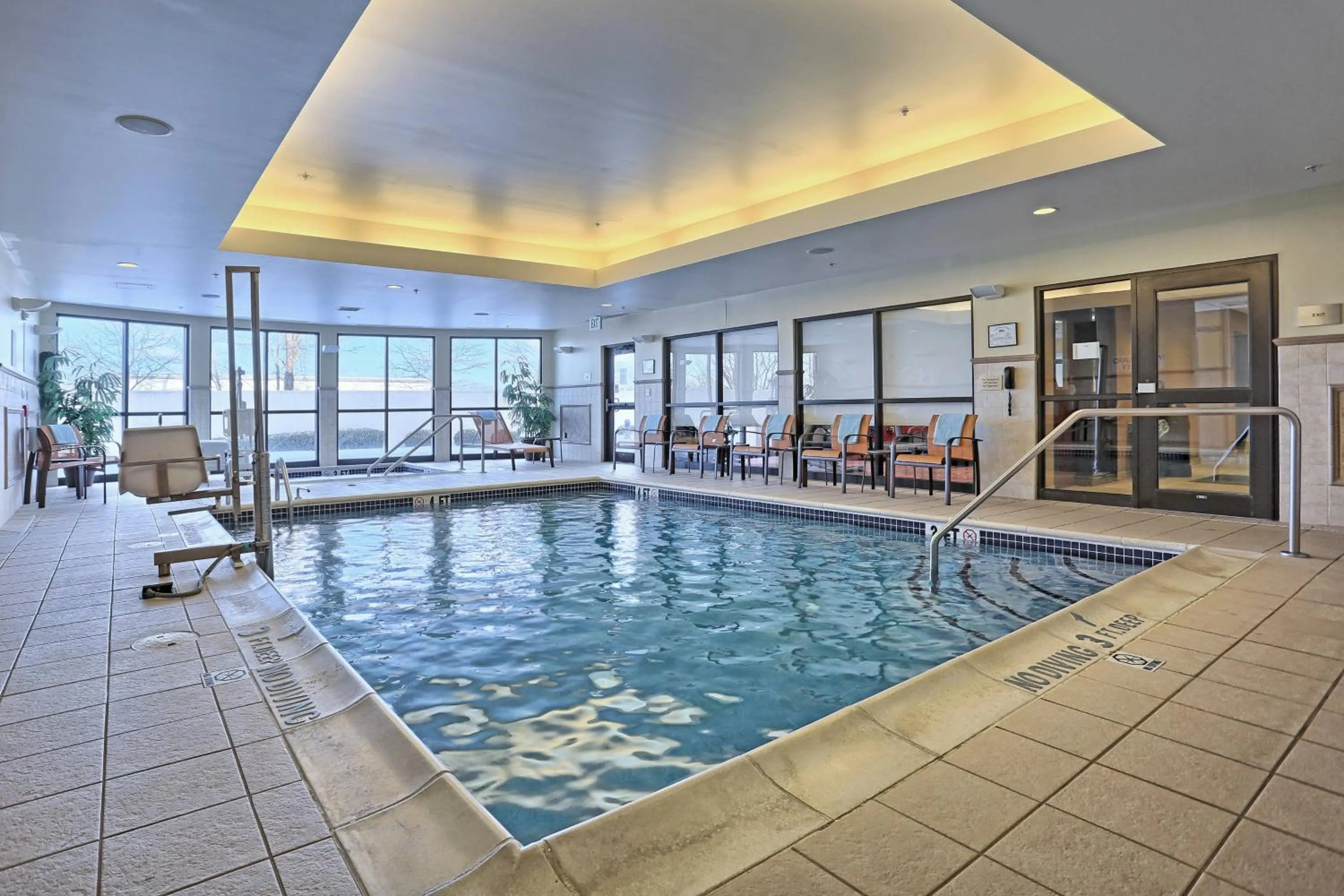 Swimming pool in Courtyard by Marriott Harrisburg West/Mechanicsburg