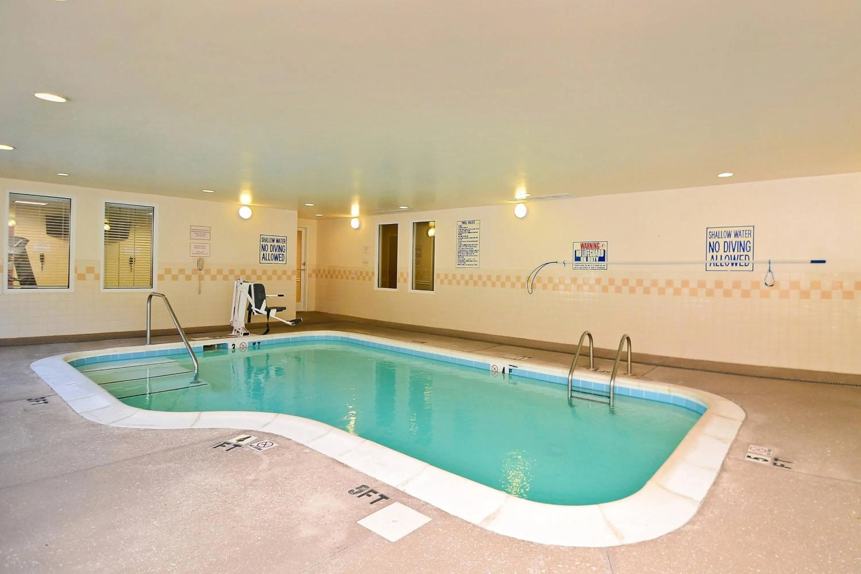 Swimming pool in Fairfield Inn & Suites - Boone