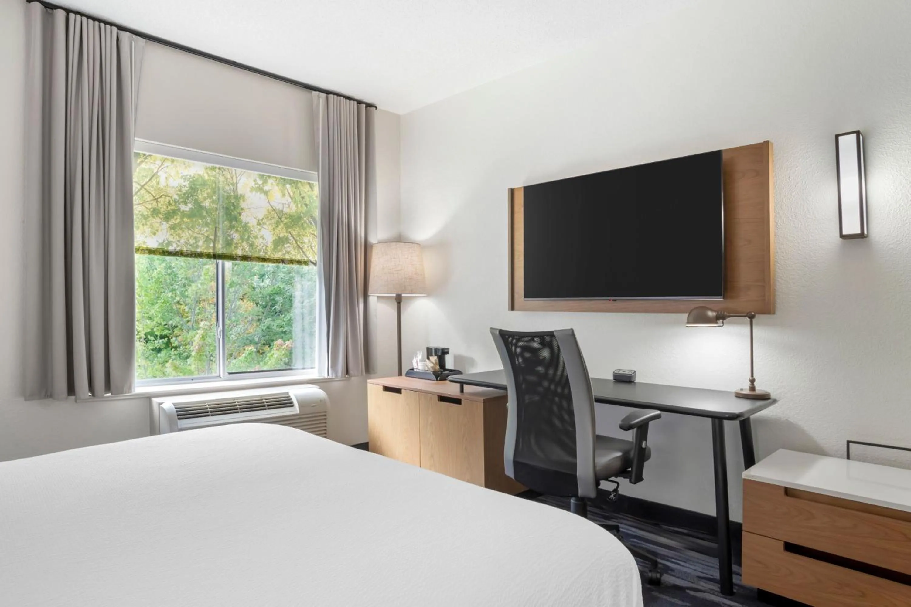 Photo of the whole room, Bed in Fairfield Inn & Suites - Boone