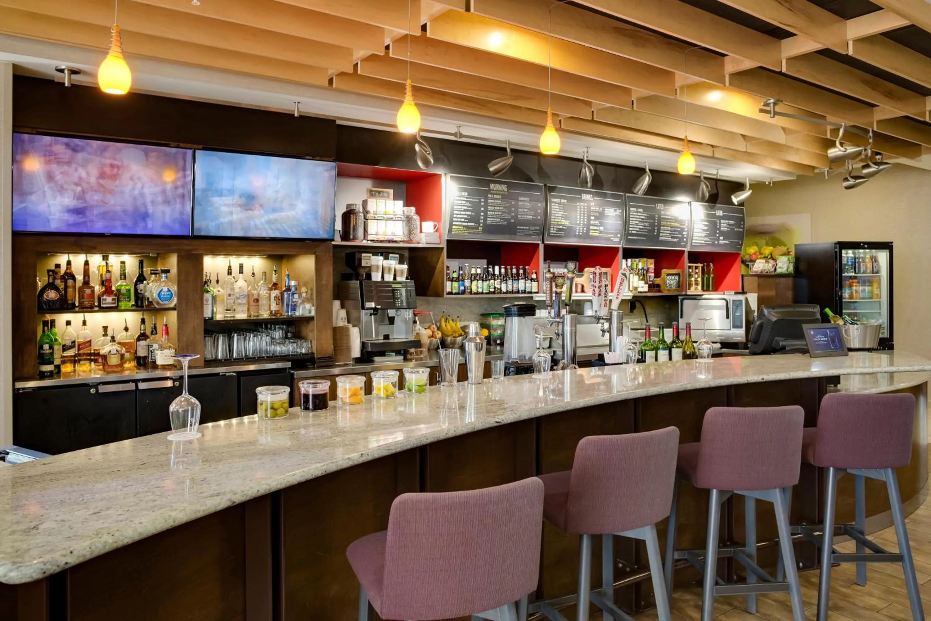 Restaurant/places to eat in Courtyard Statesville Mooresville/Lake Norman