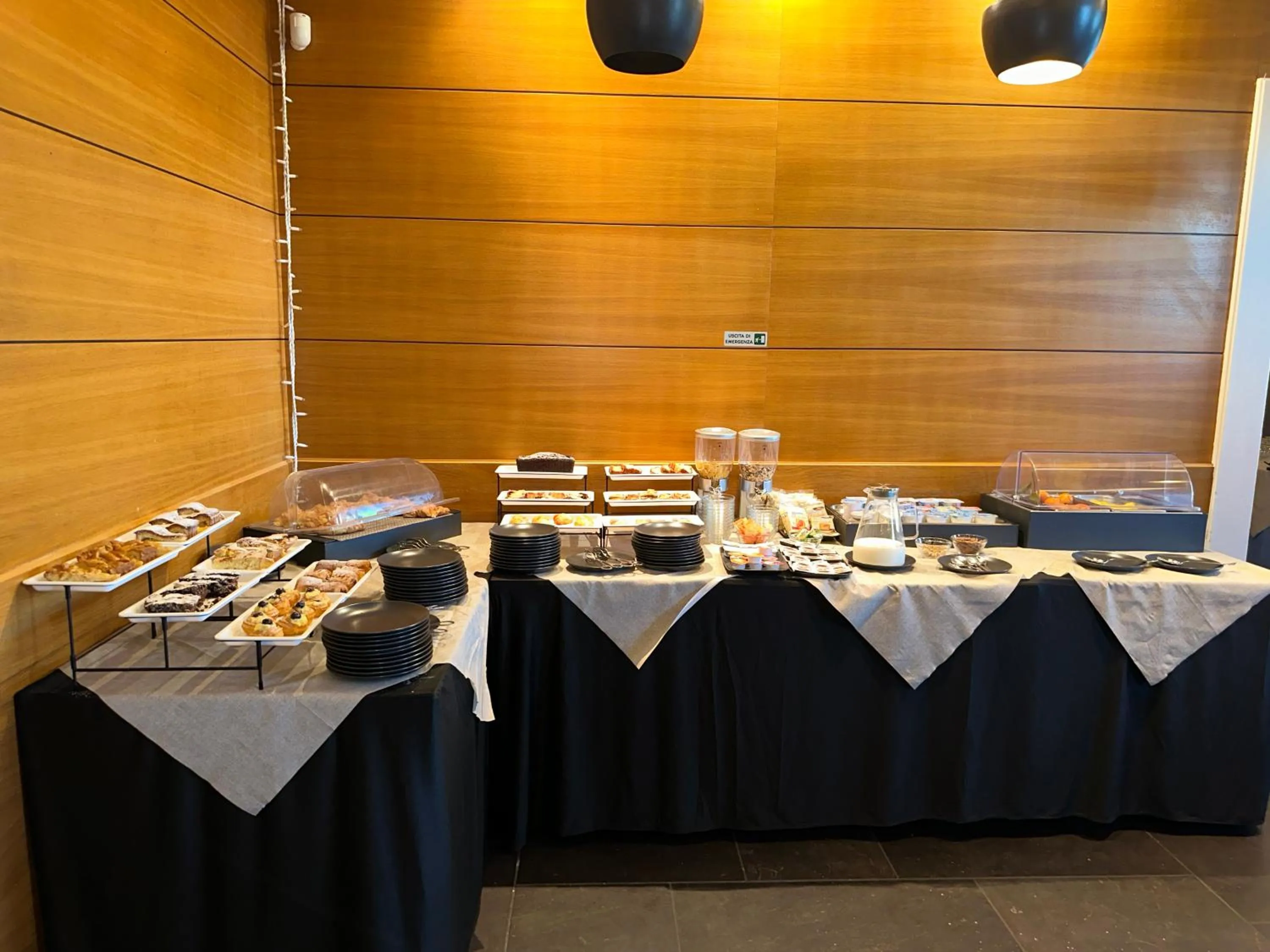 Buffet breakfast in Relais Piazza Vittoria