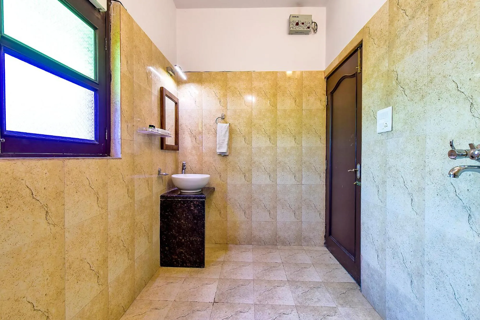 Bathroom in Hotel Harsoli Haveli