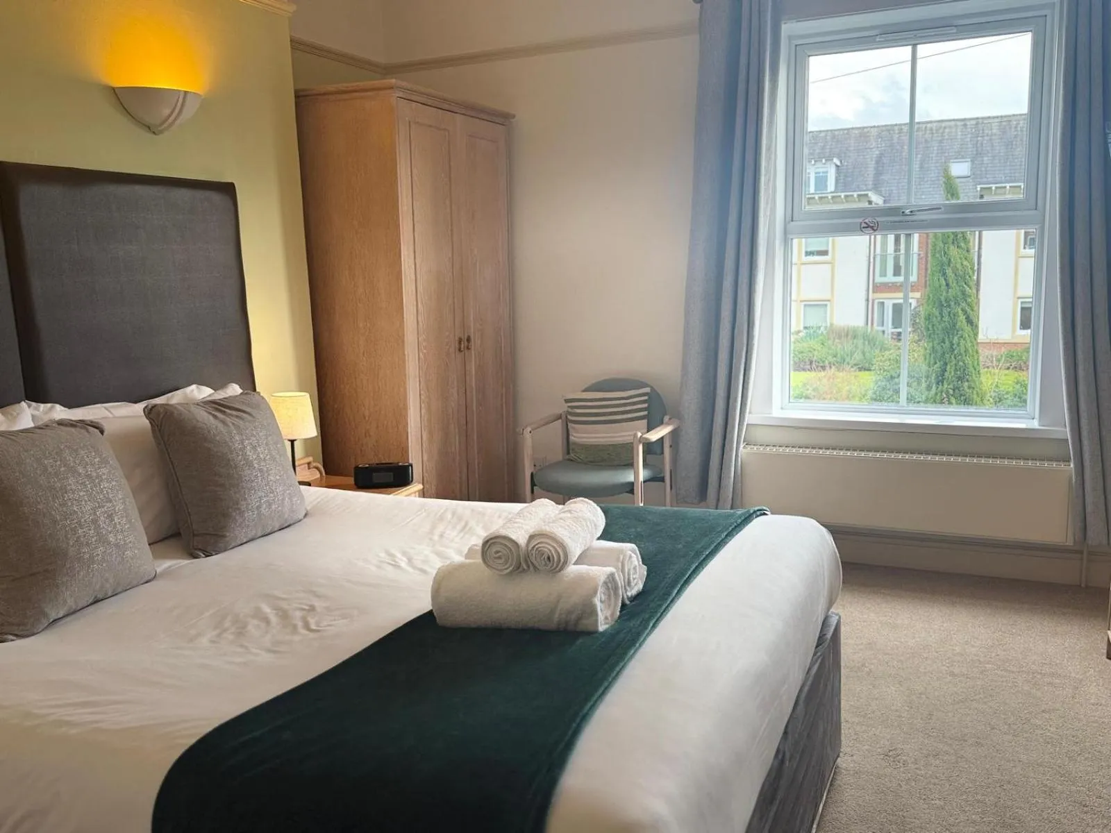 Bed in Stratford Limes Hotel