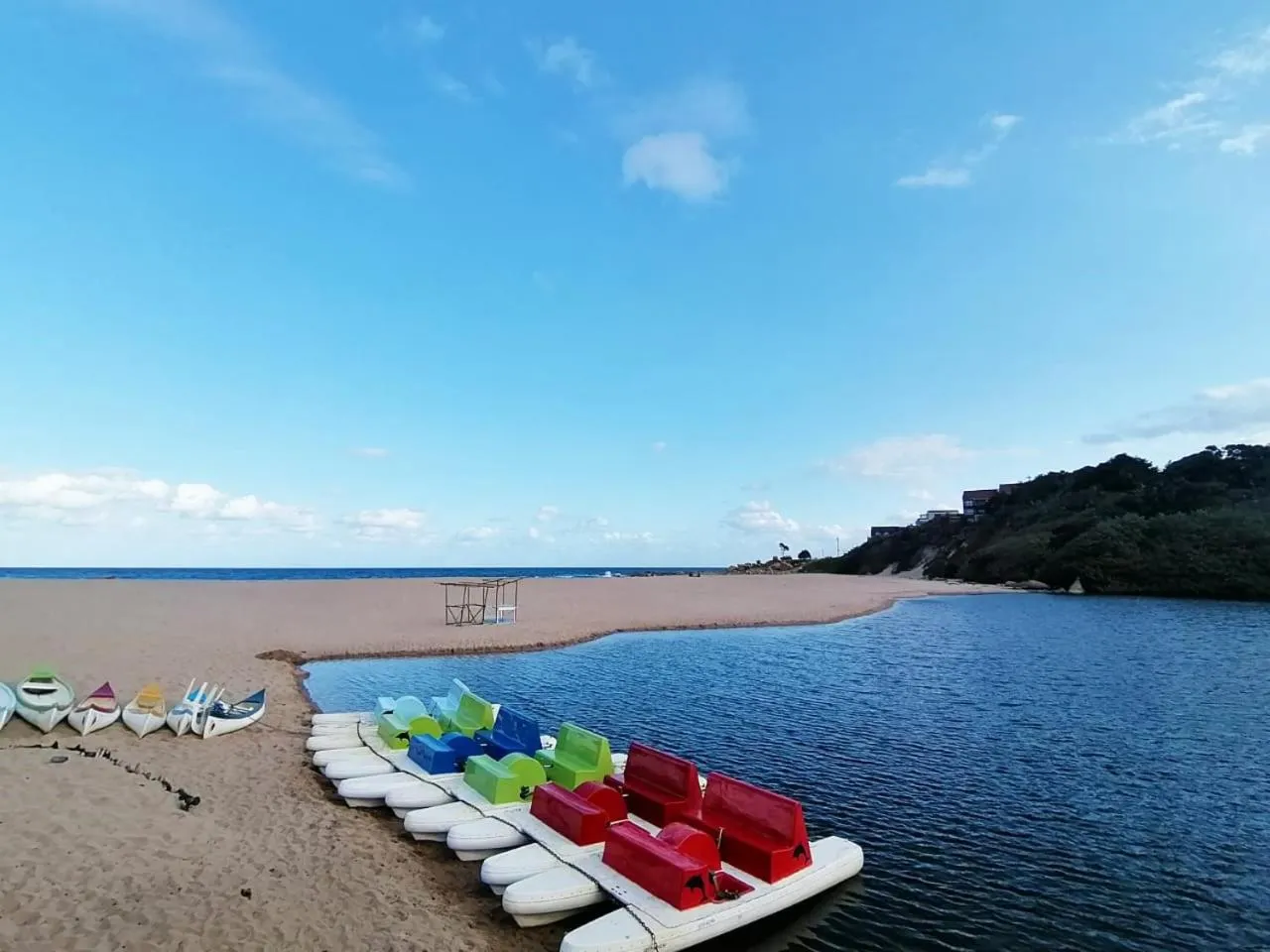 Beach in Boathouse Bed & Biscuit - Lower Deck