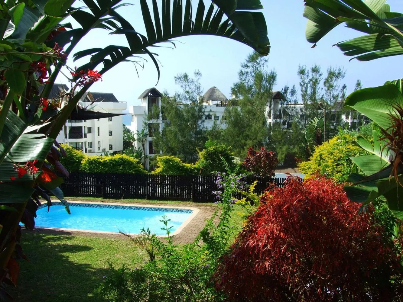Garden in Boathouse Bed & Biscuit - Lower Deck