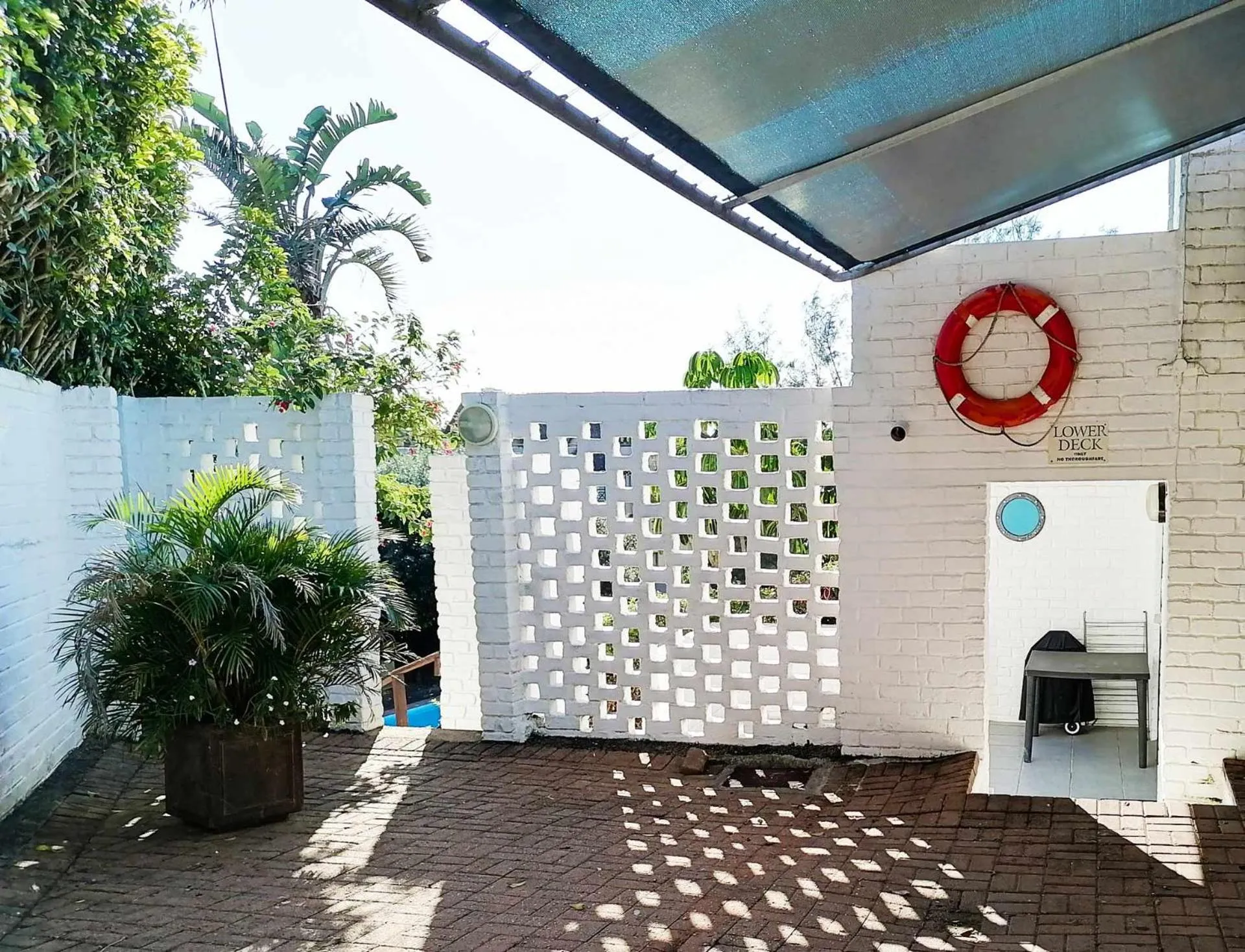 Parking in Boathouse Bed & Biscuit - Lower Deck