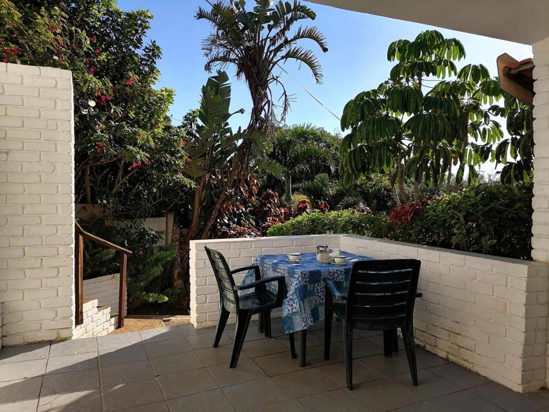 Patio in Boathouse Bed & Biscuit - Lower Deck