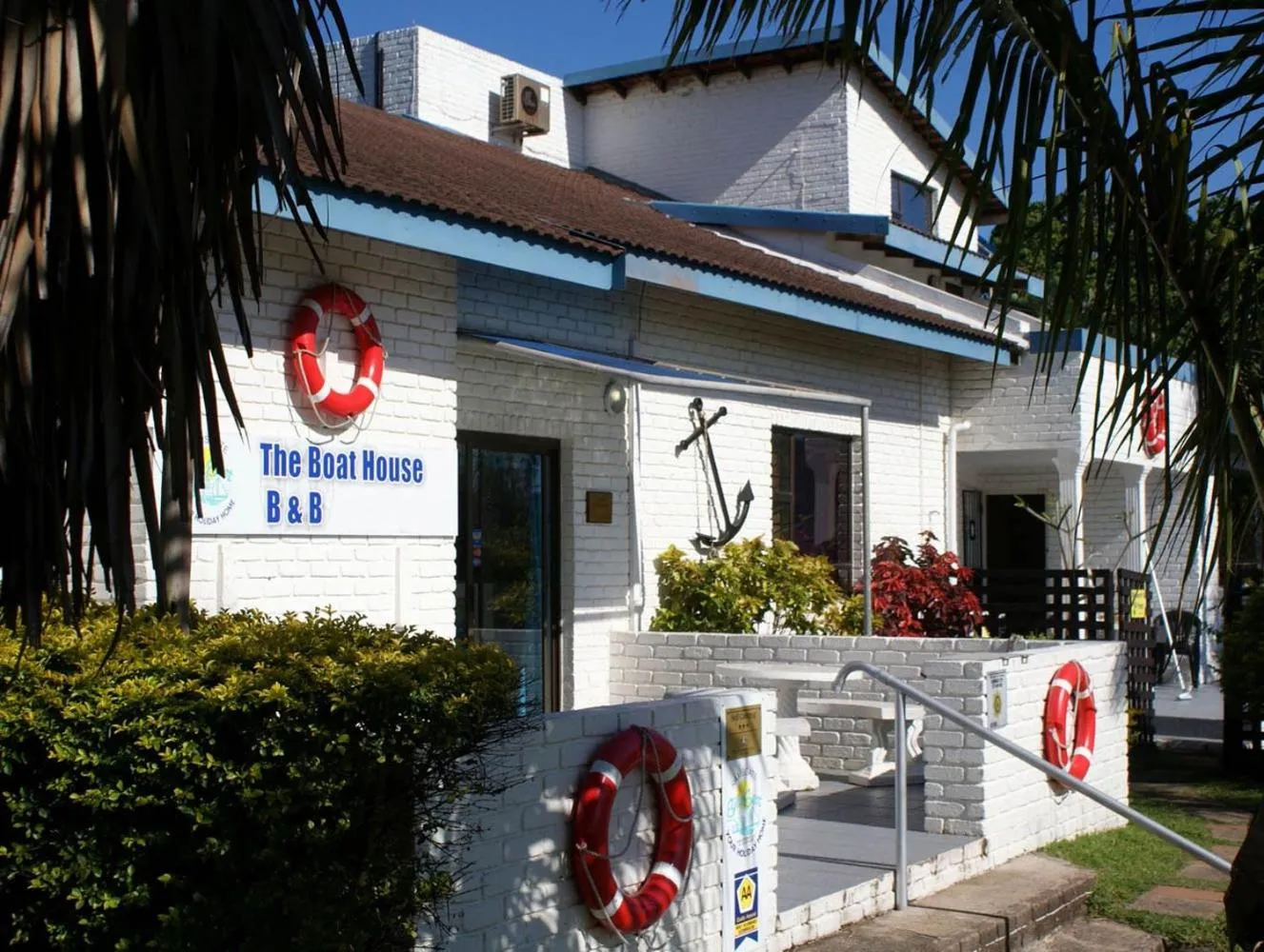 Boathouse Bed & Biscuit - Lower Deck