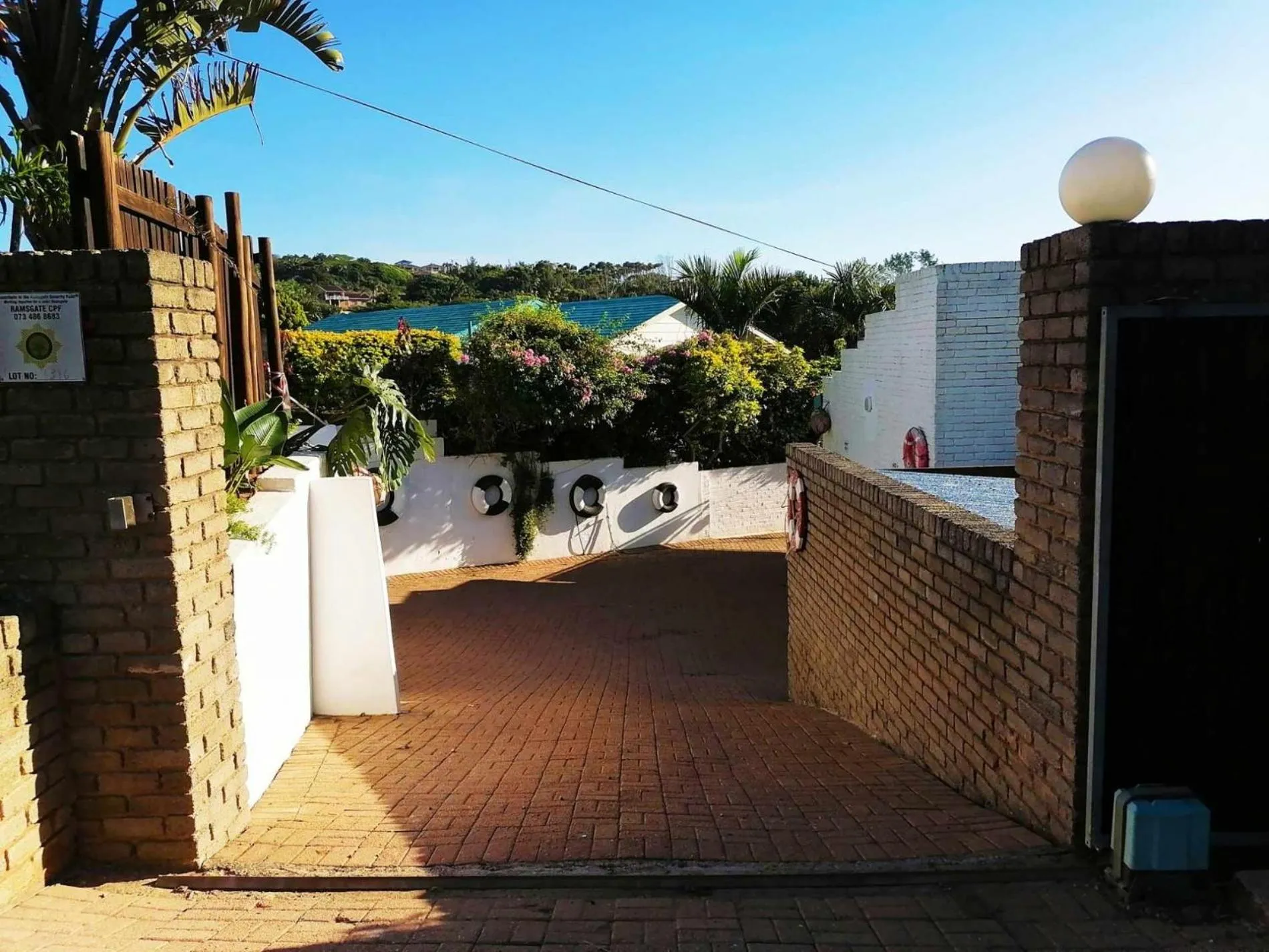 Facade/entrance in Boathouse Bed & Biscuit - Lower Deck
