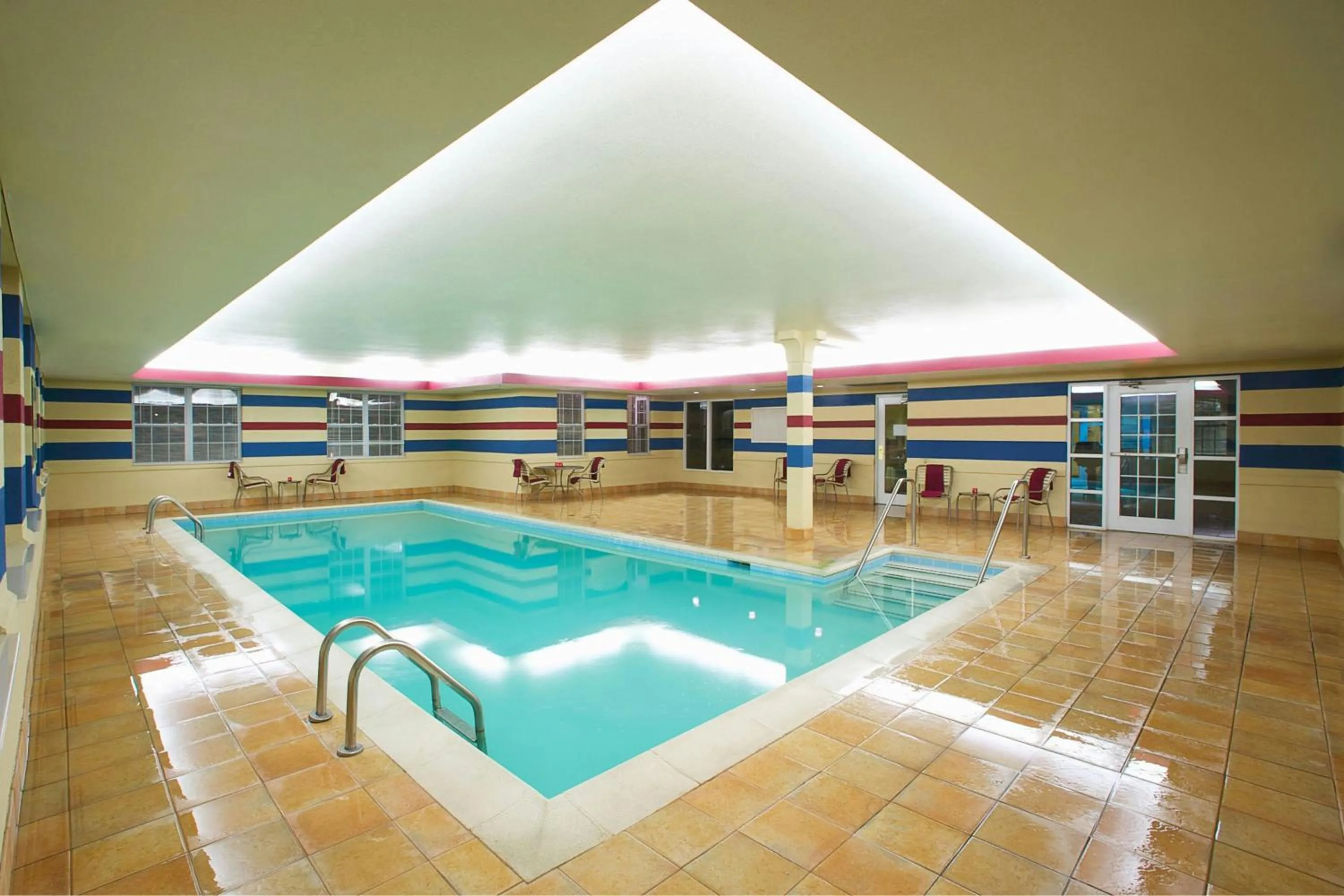 Swimming pool in Residence Inn by Marriott Evansville East