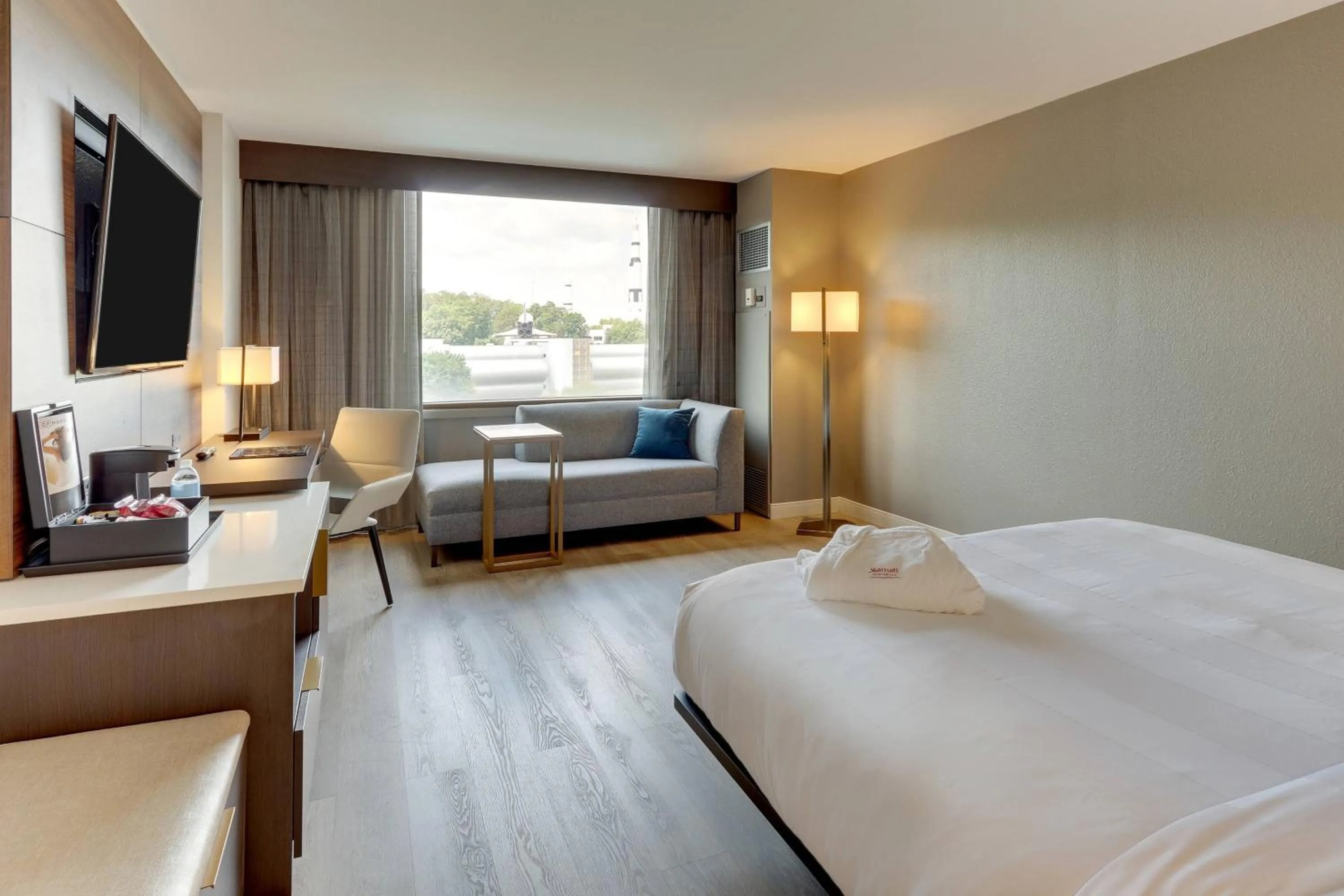 Photo of the whole room, Bed in Huntsville Marriott at the Space & Rocket Center