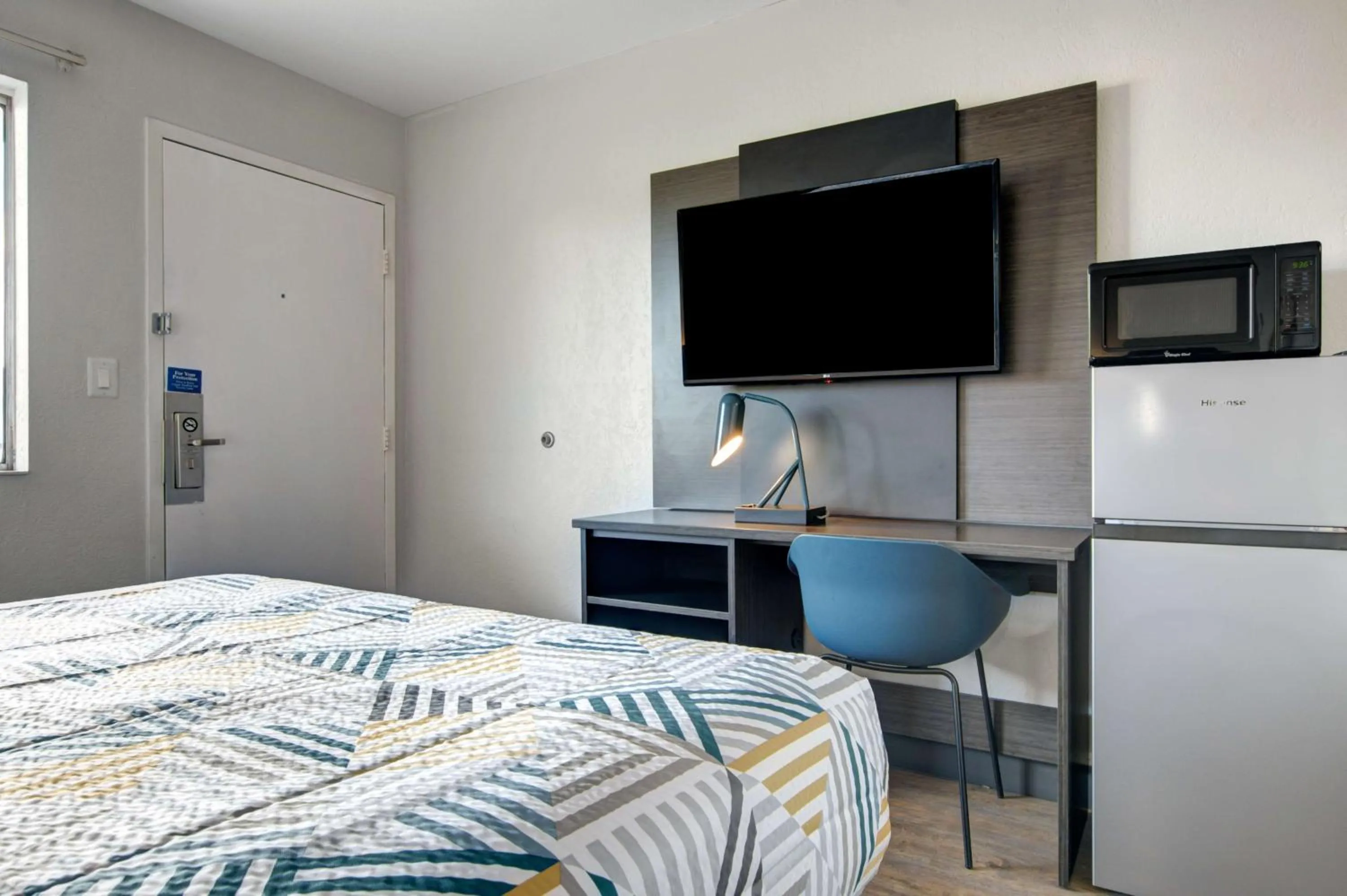 Bedroom, Bed in Motel 6-Venice, FL