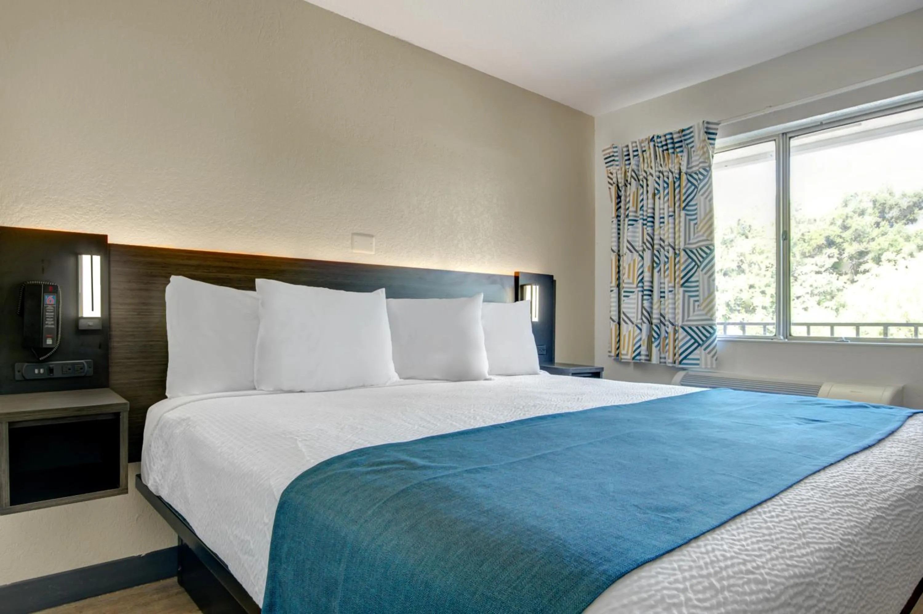 Bedroom, Bed in Motel 6-Venice, FL