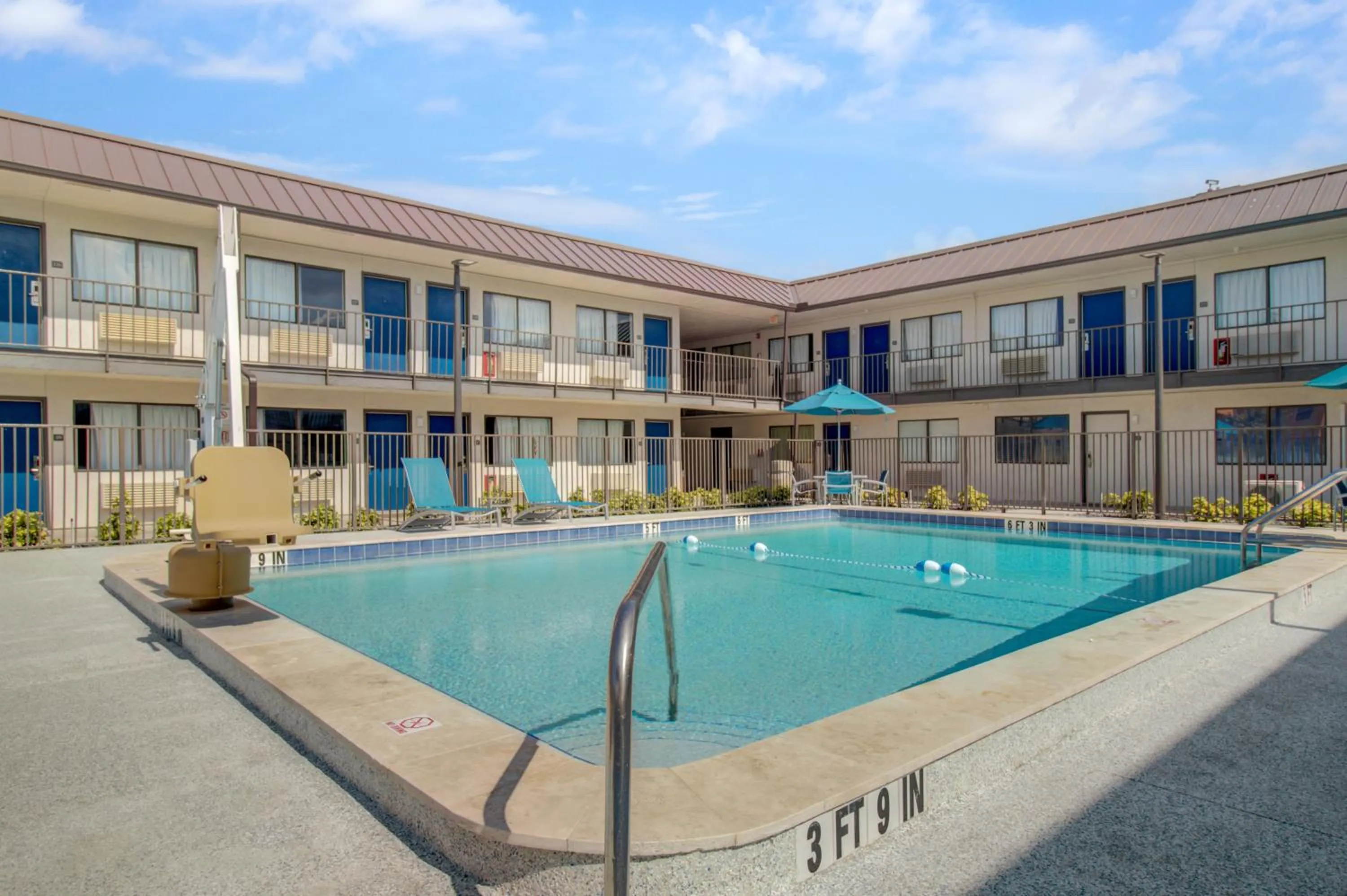 Swimming pool in Motel 6-Venice, FL