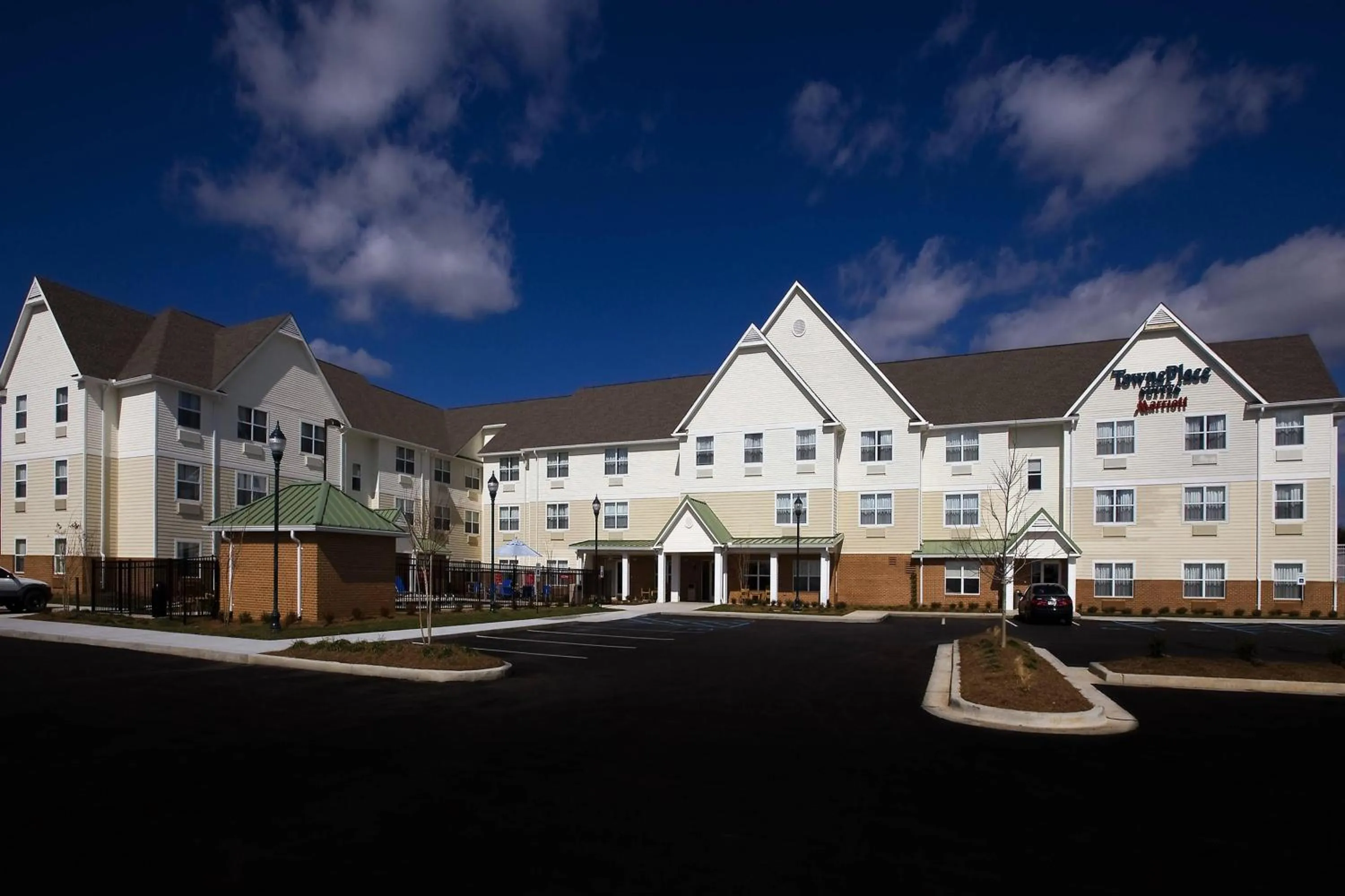 Property building in TownePlace Suites Huntsville