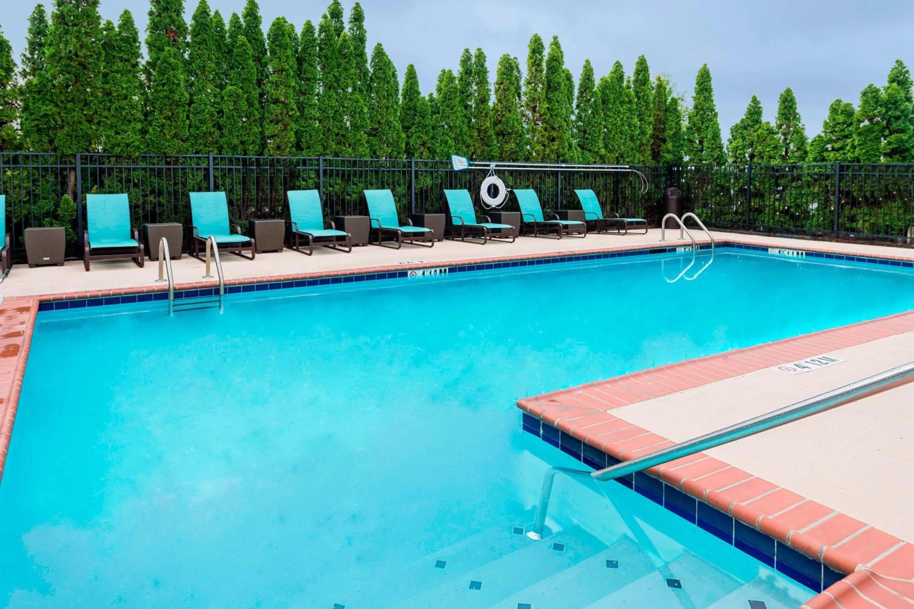 Swimming pool in Residence Inn Huntsville