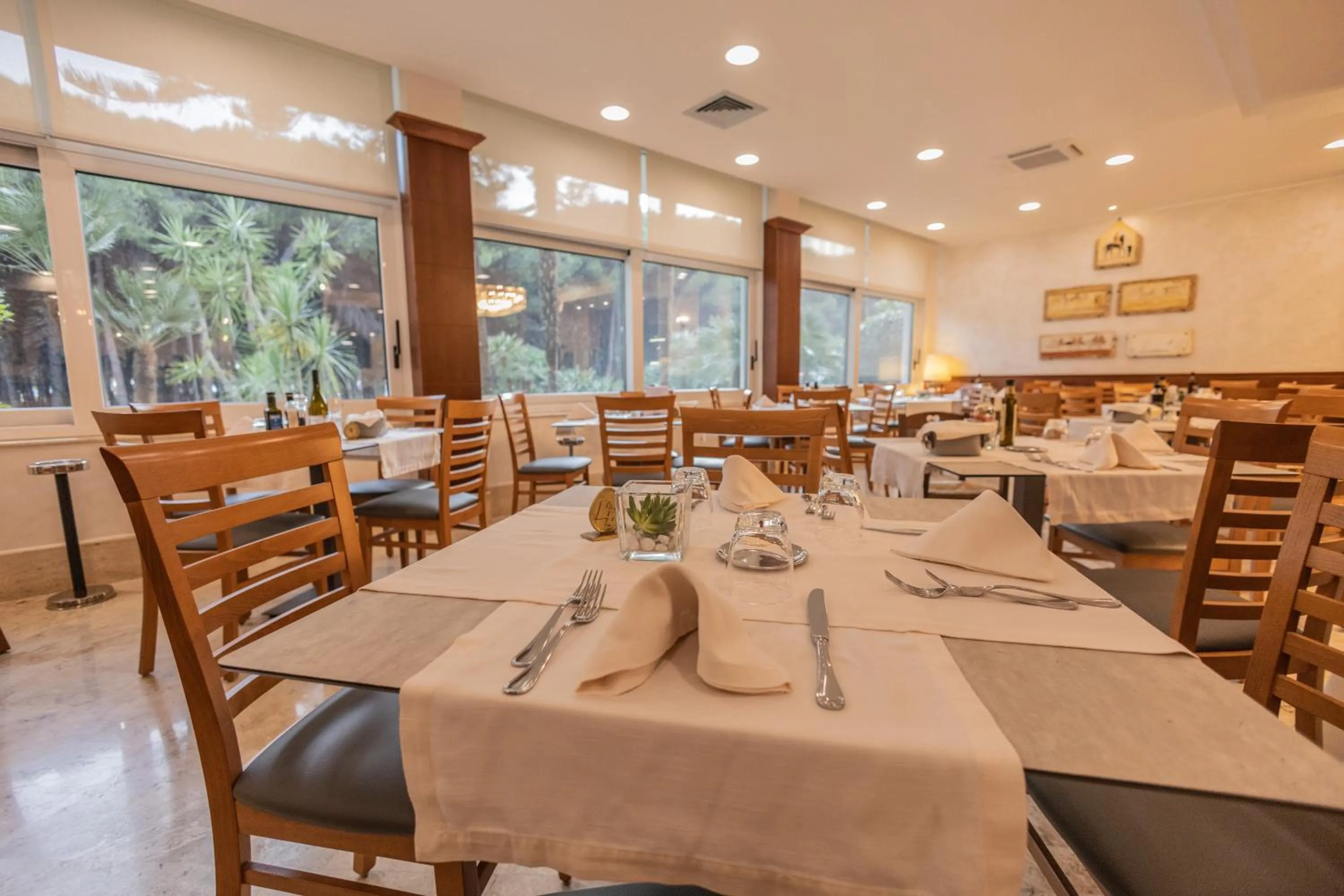 Restaurant/places to eat in Hotel Le Palme